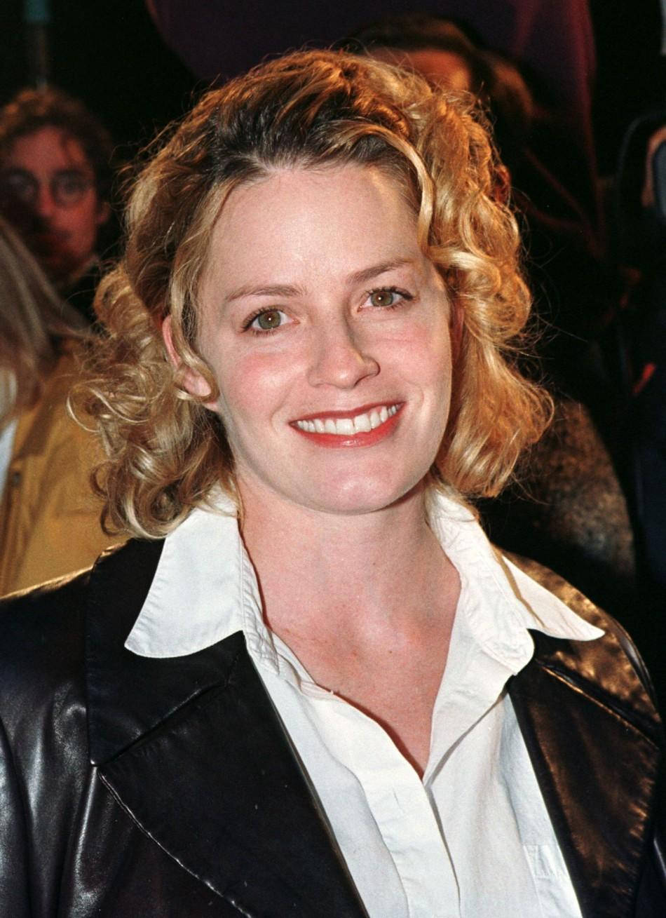 Close Up View Of Elisabeth Shue Smiling At The Camera Background