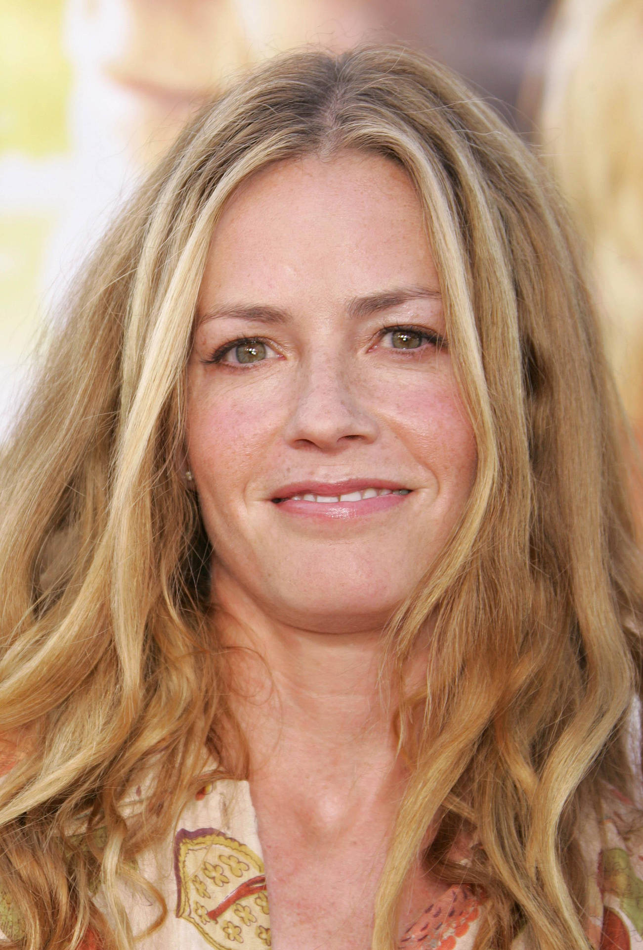 Close Up View Of Elisabeth Shue With Blonde Hair Smiling Background