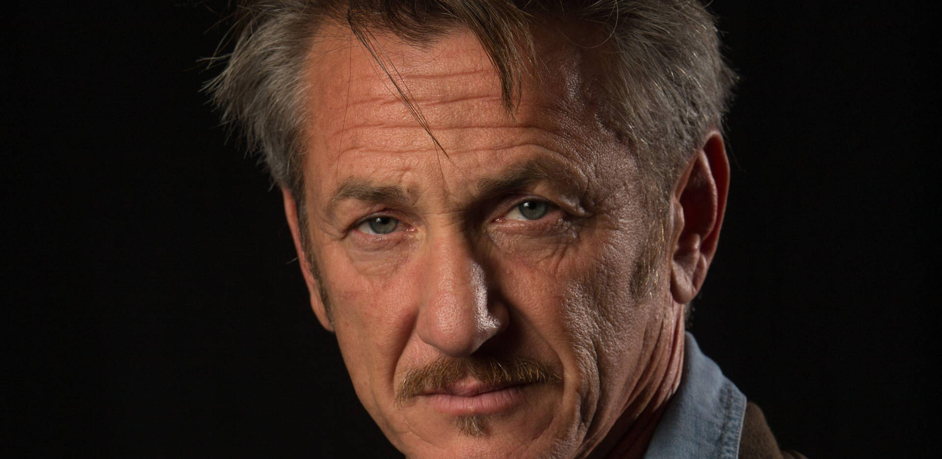 Closed-up Picture Of Sean Penn Background