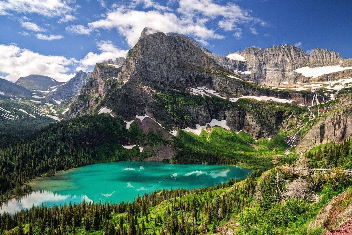 Cloudy Montana Lake Background