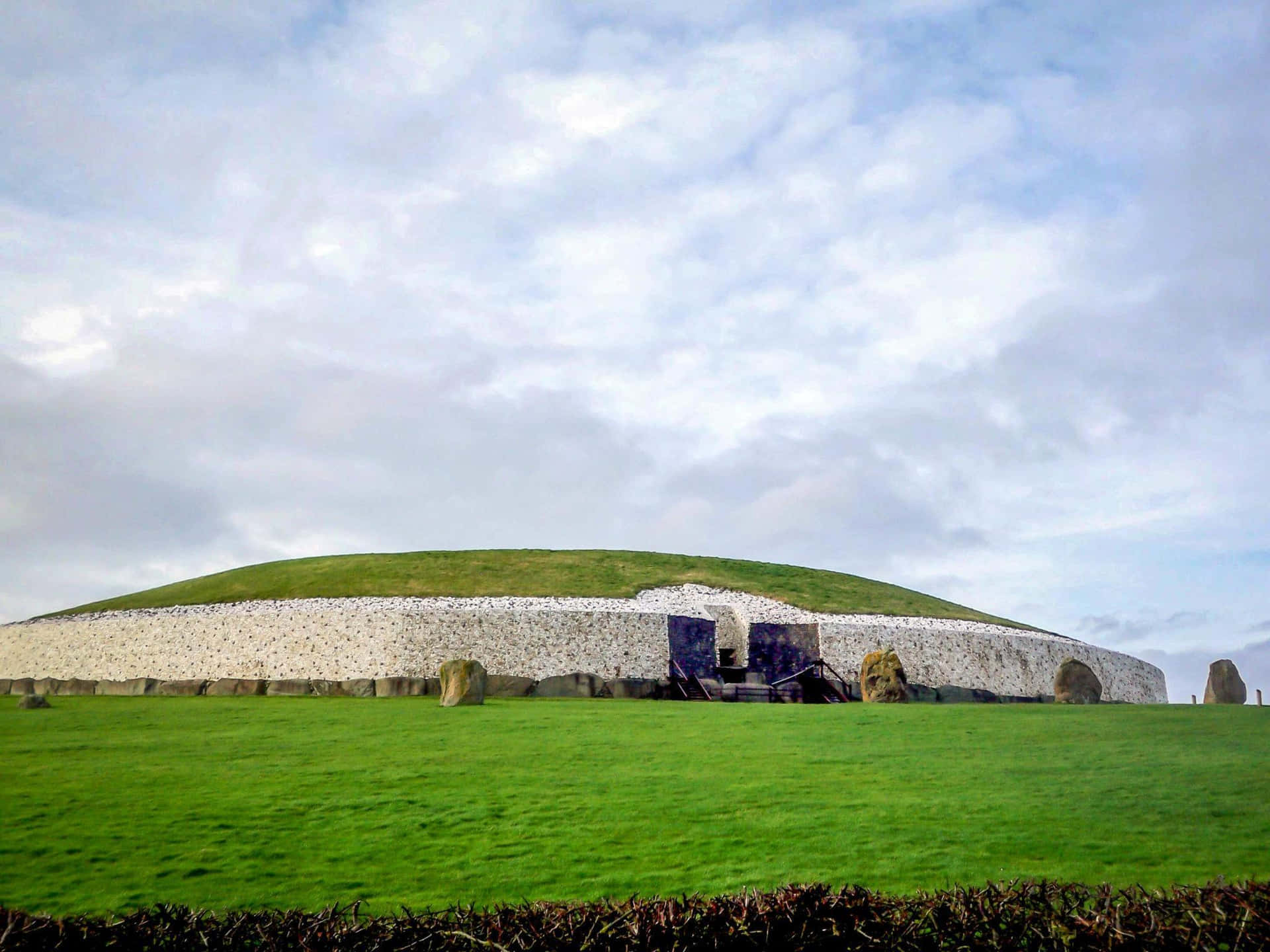 Cloudy Sky Newgrange Grass Field Background