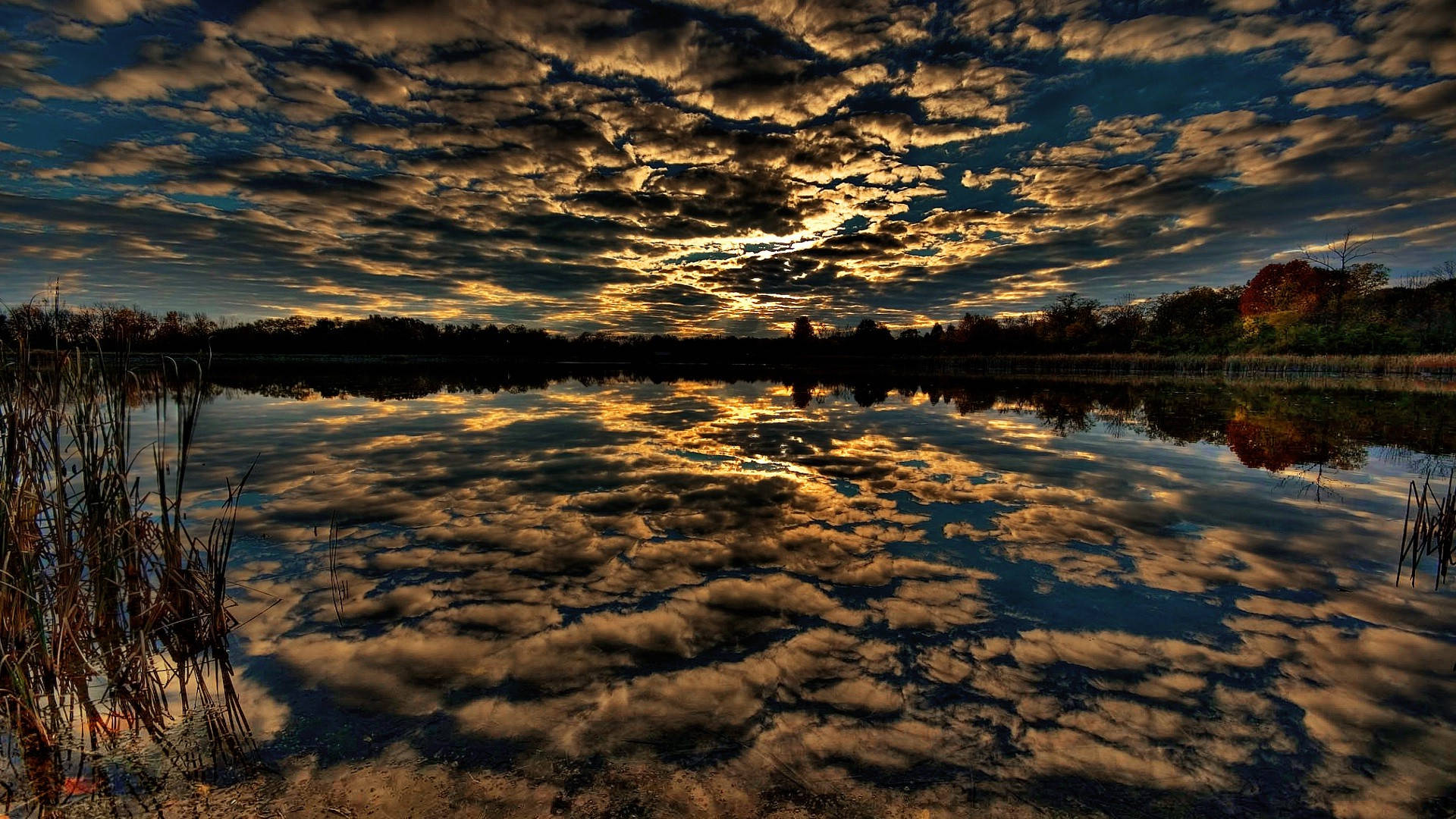 Cloudy Sky Reflection Unique Hd Background