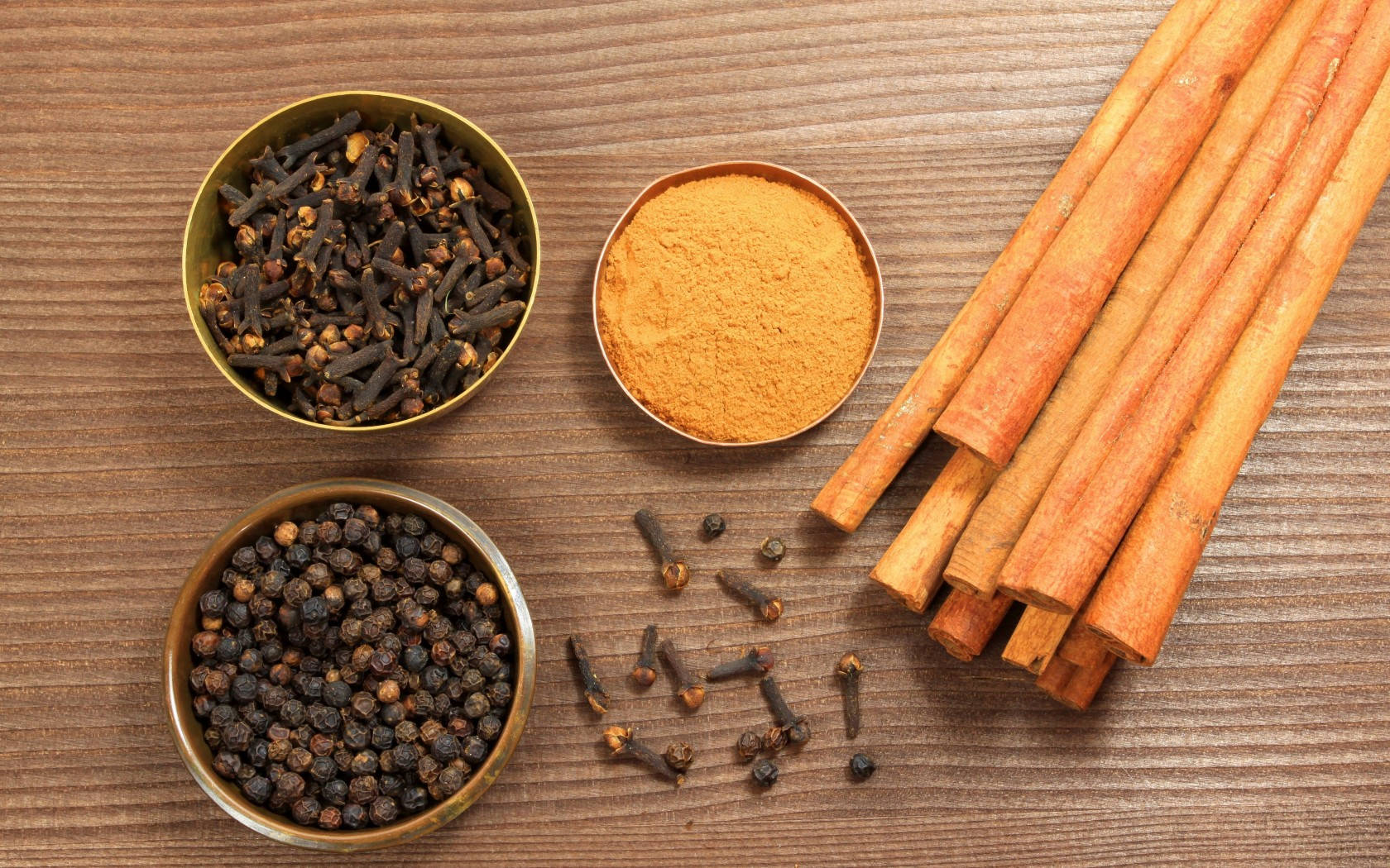 Cloves Black Pepper Turmeric And Cinnamon Spices