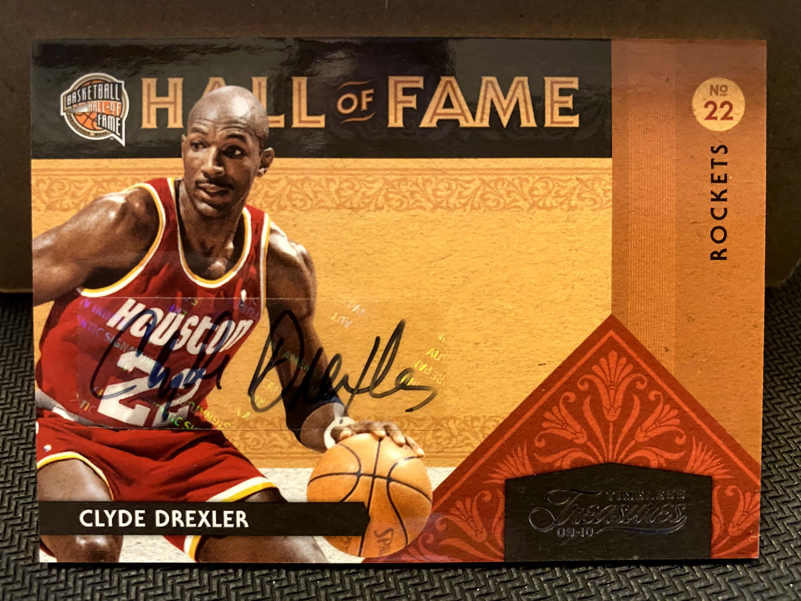Clyde Drexler In Action Background