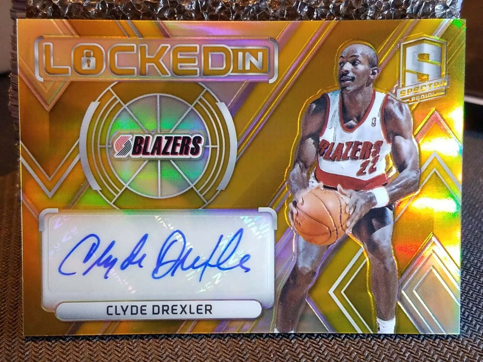 Clyde Drexler Nba Player Autographed Photo Card Background