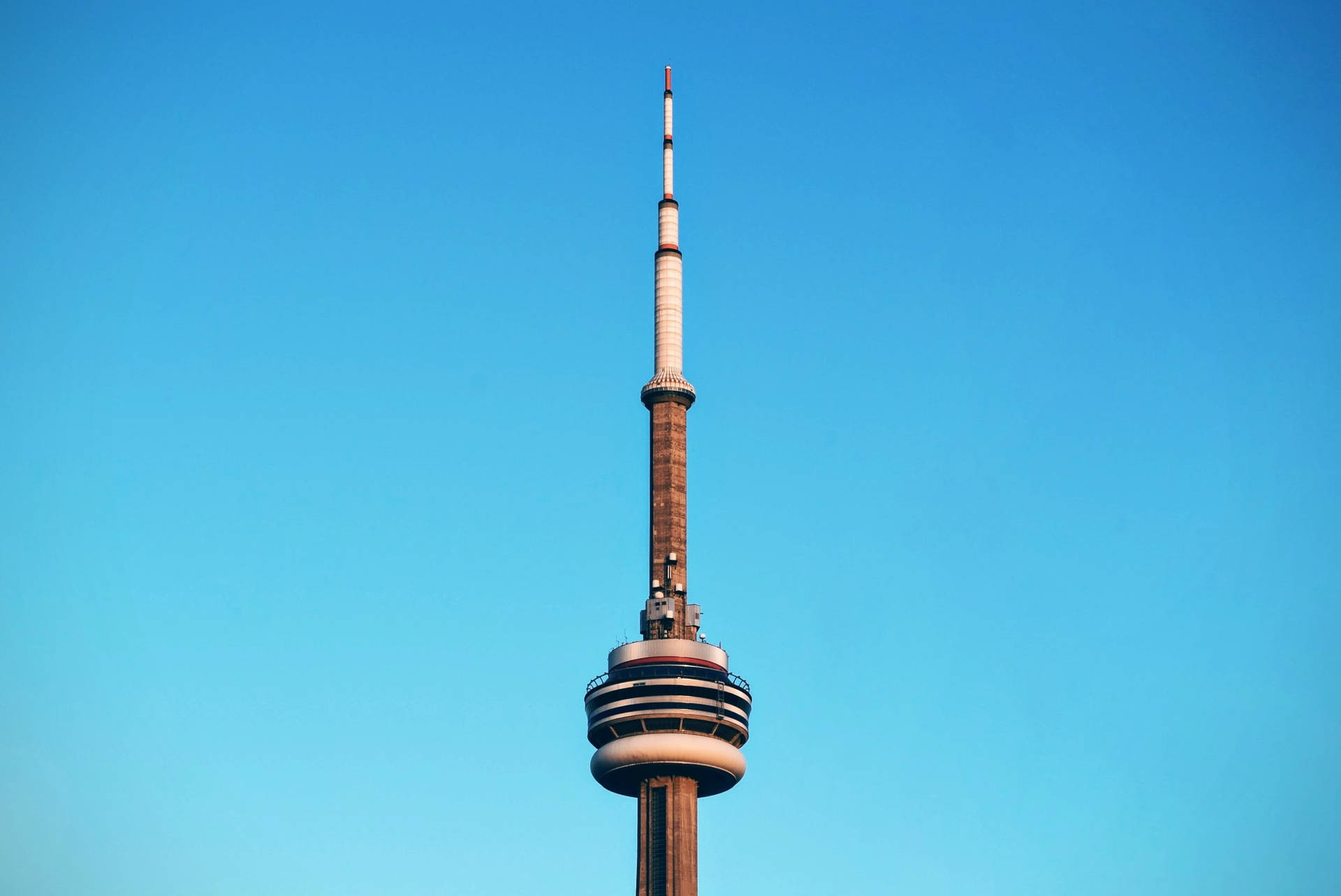 Cn Tower Clear Sky Background