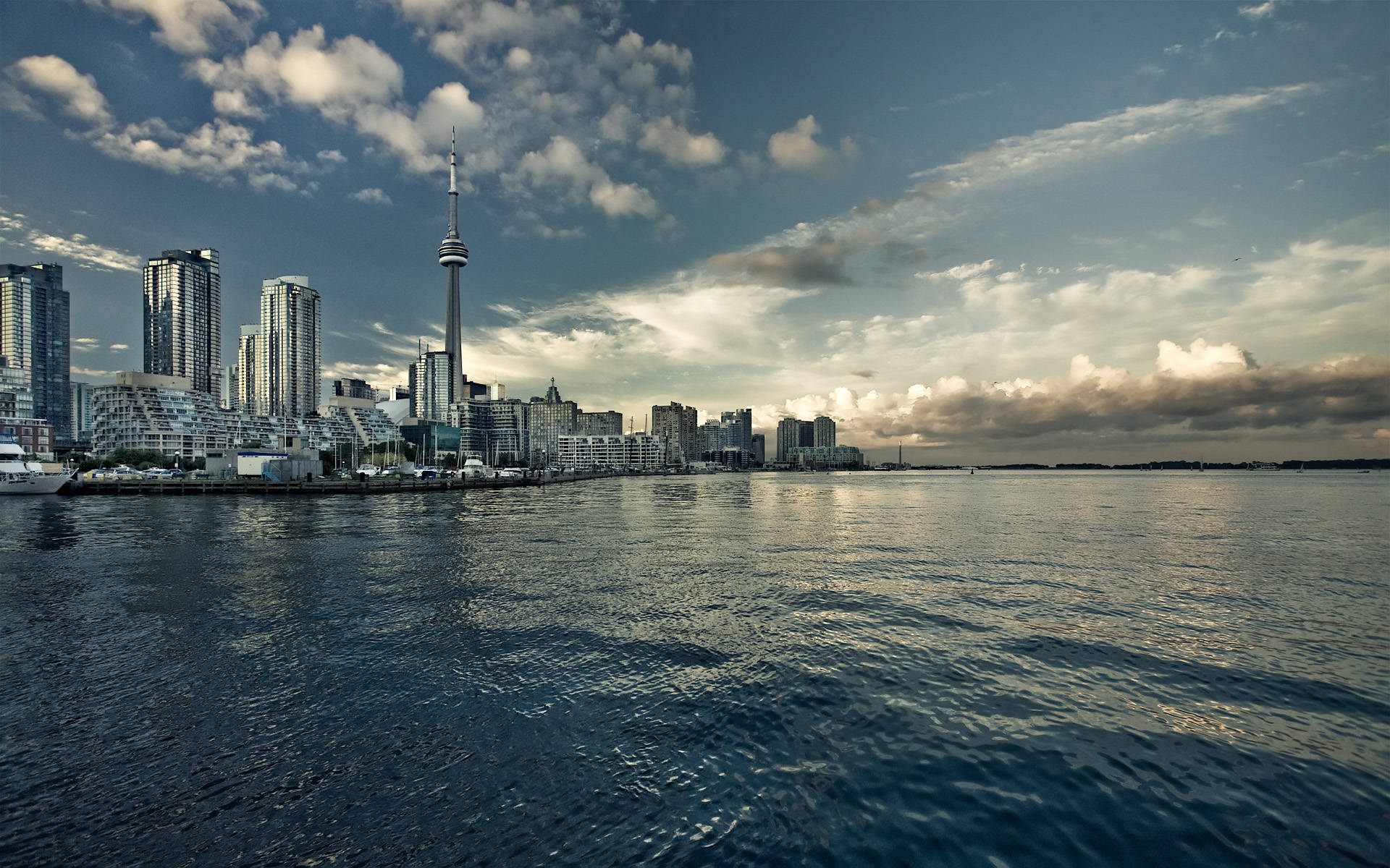 Cn Tower Lakeside View