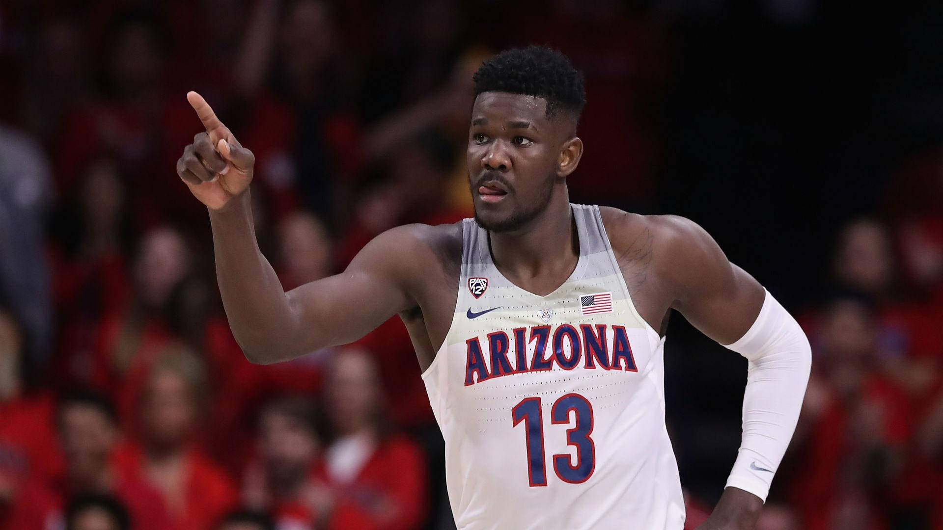 College Basketball Game Arizona Wildcats Deandre Ayton Background