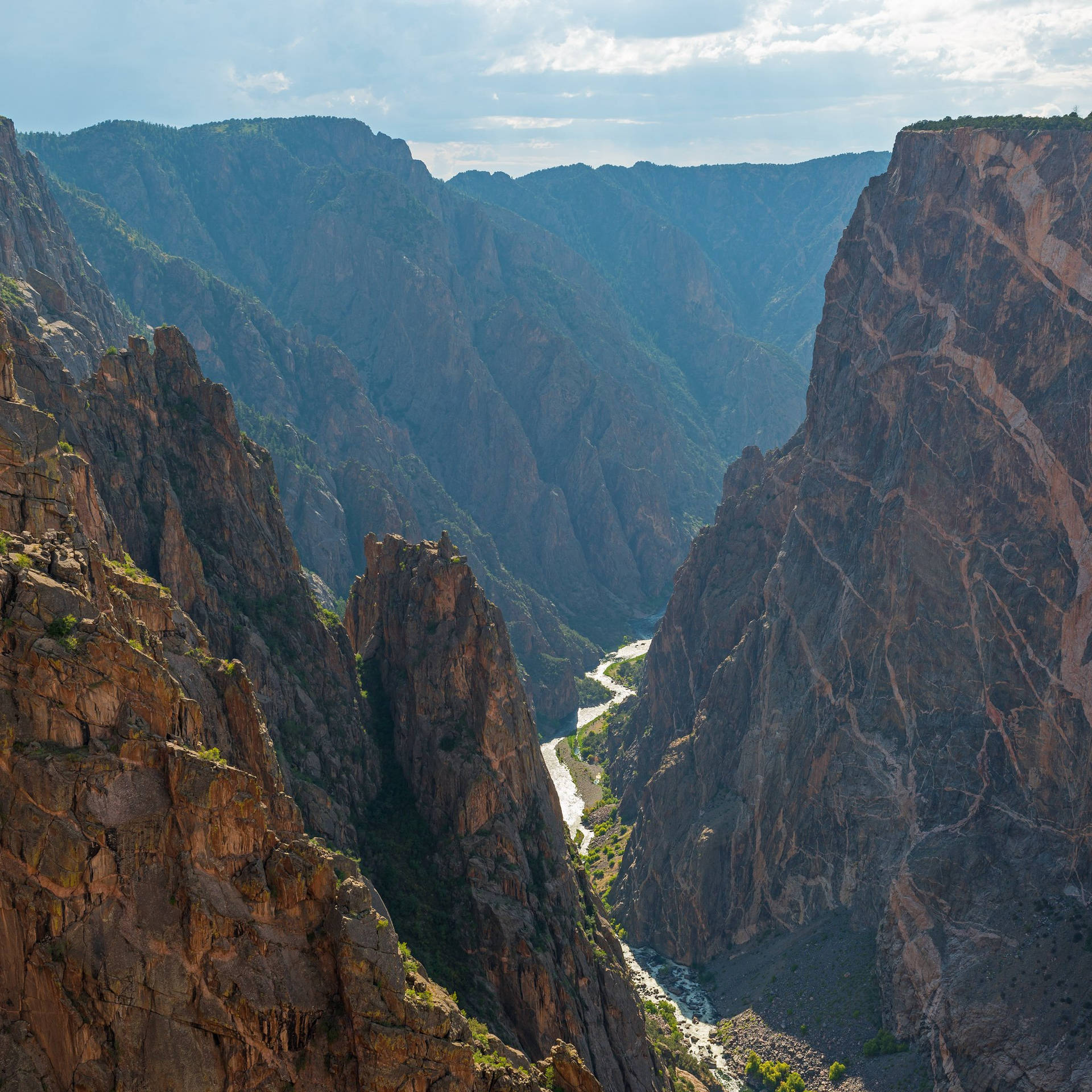 Colorado Black Canyon Cliffs Background