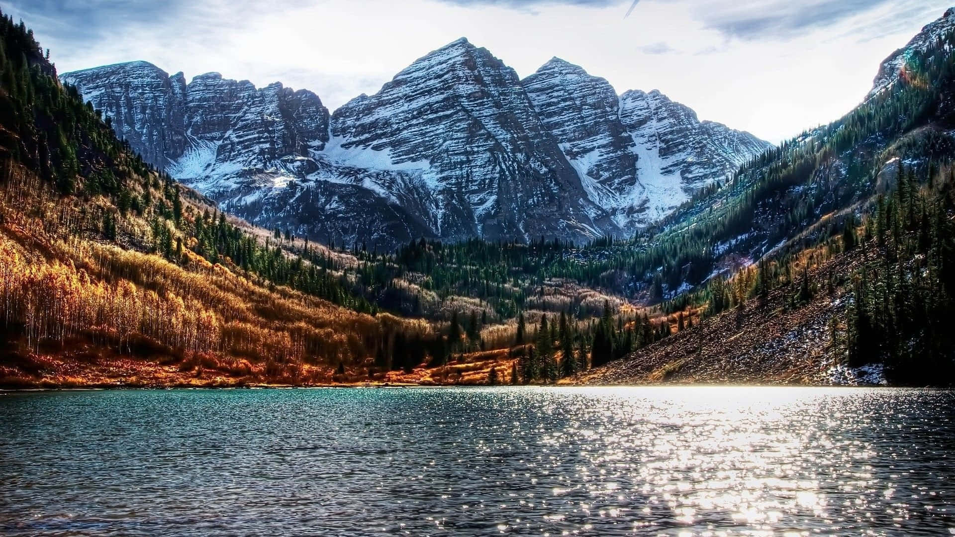 Colorado Desktop Wallpaper Overlooking A Beautiful Lake Background