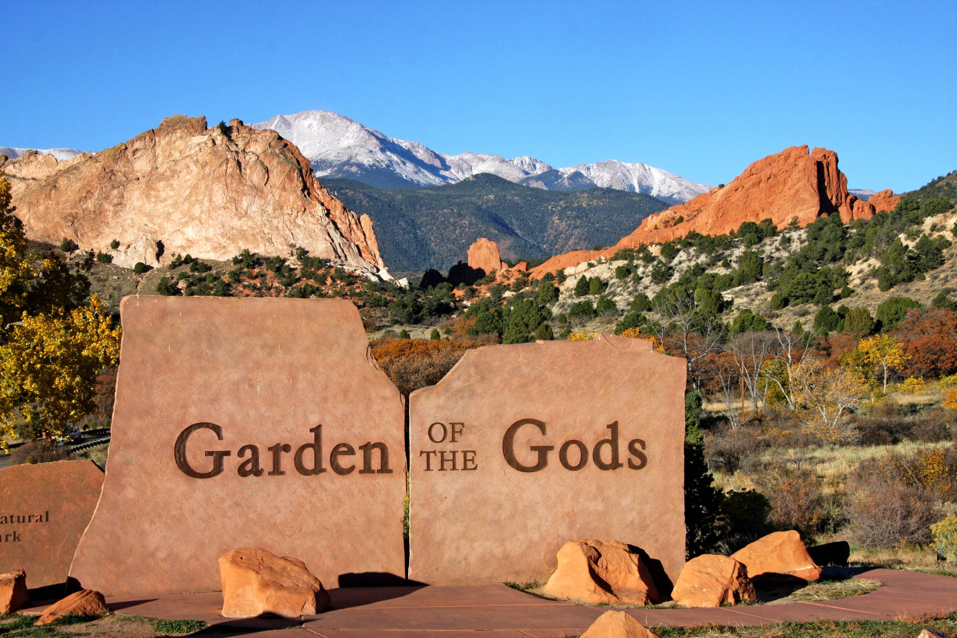 Colorado's Garden Of Gods Entrance Background