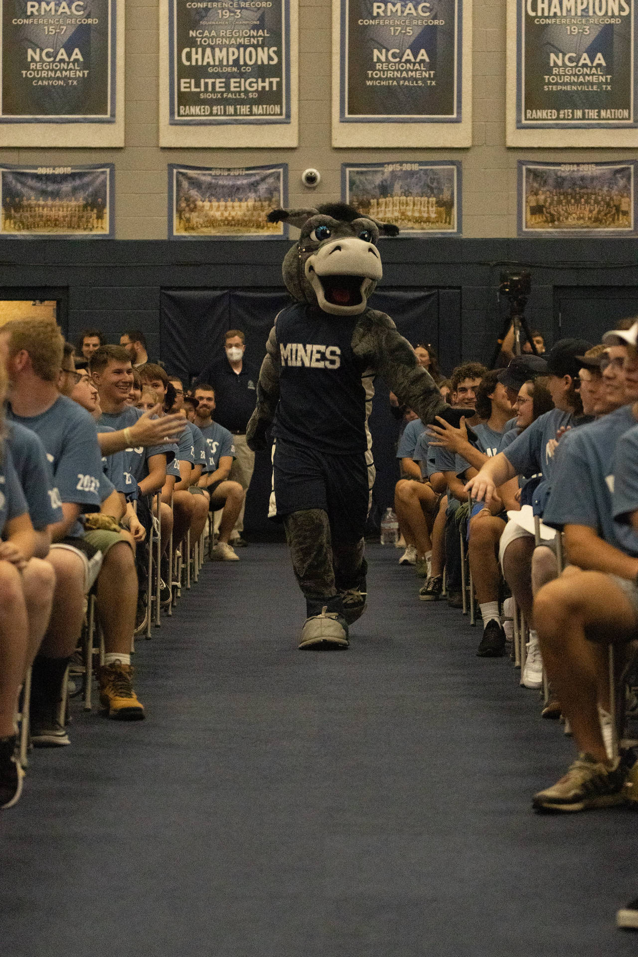 Colorado School Of Mines High-fives Background