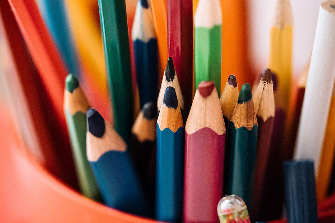 Coloured Pencils Aesthetic Art Desktop Background