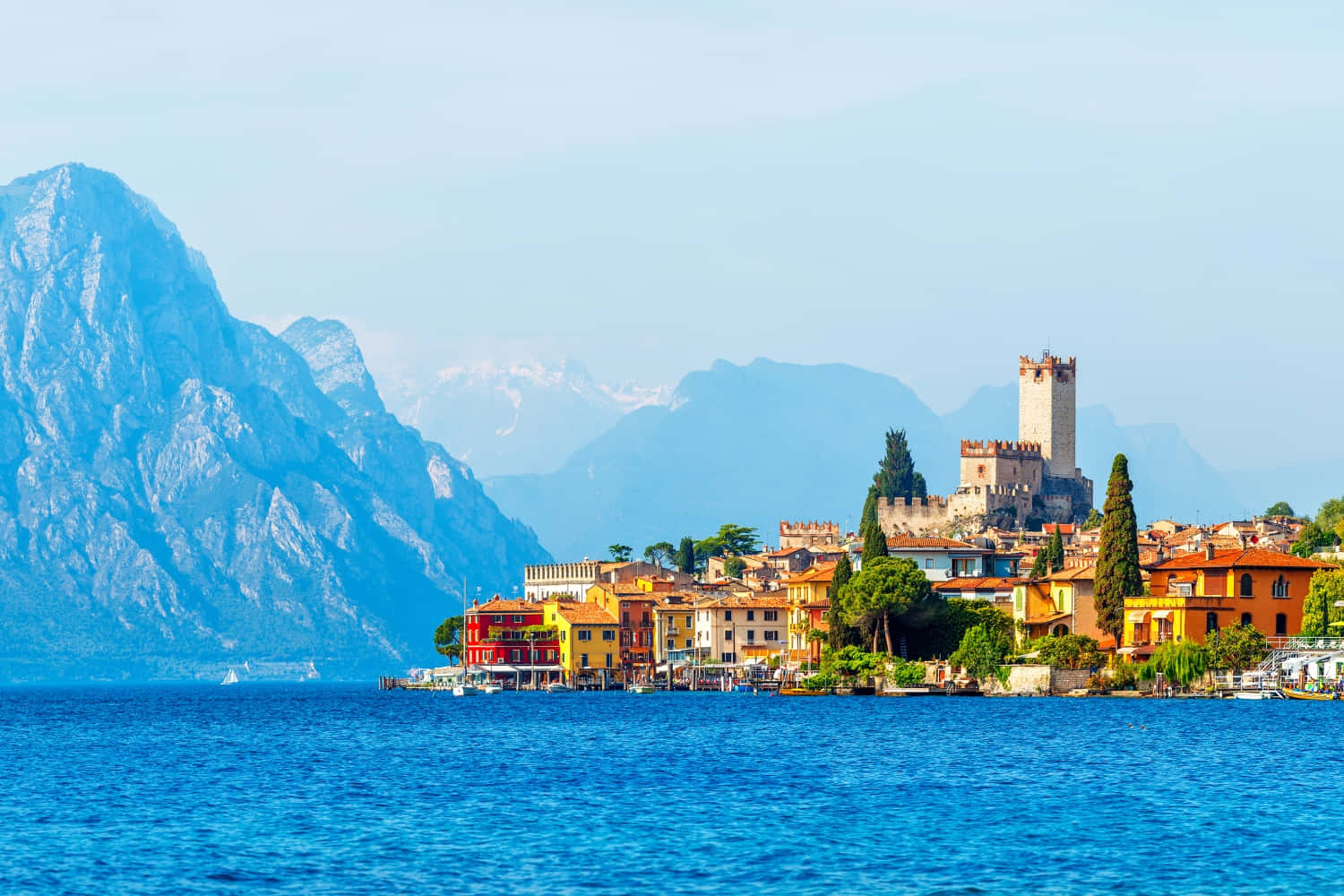 Colourful Town In Lago Di Garda Background