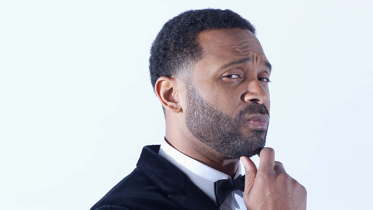 Comedian Mike Epps On Stage At A Live Comedy Show Background