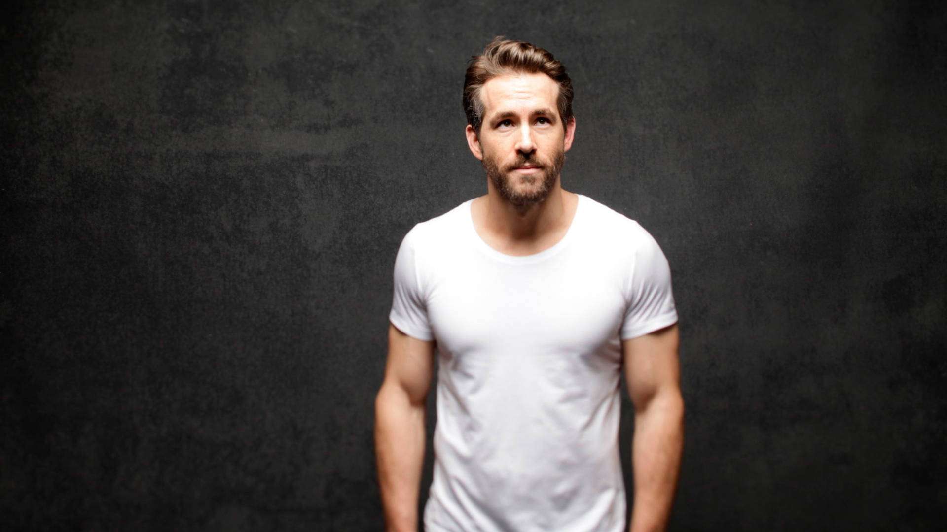 Comedian Ryan Reynolds White Shirt Background