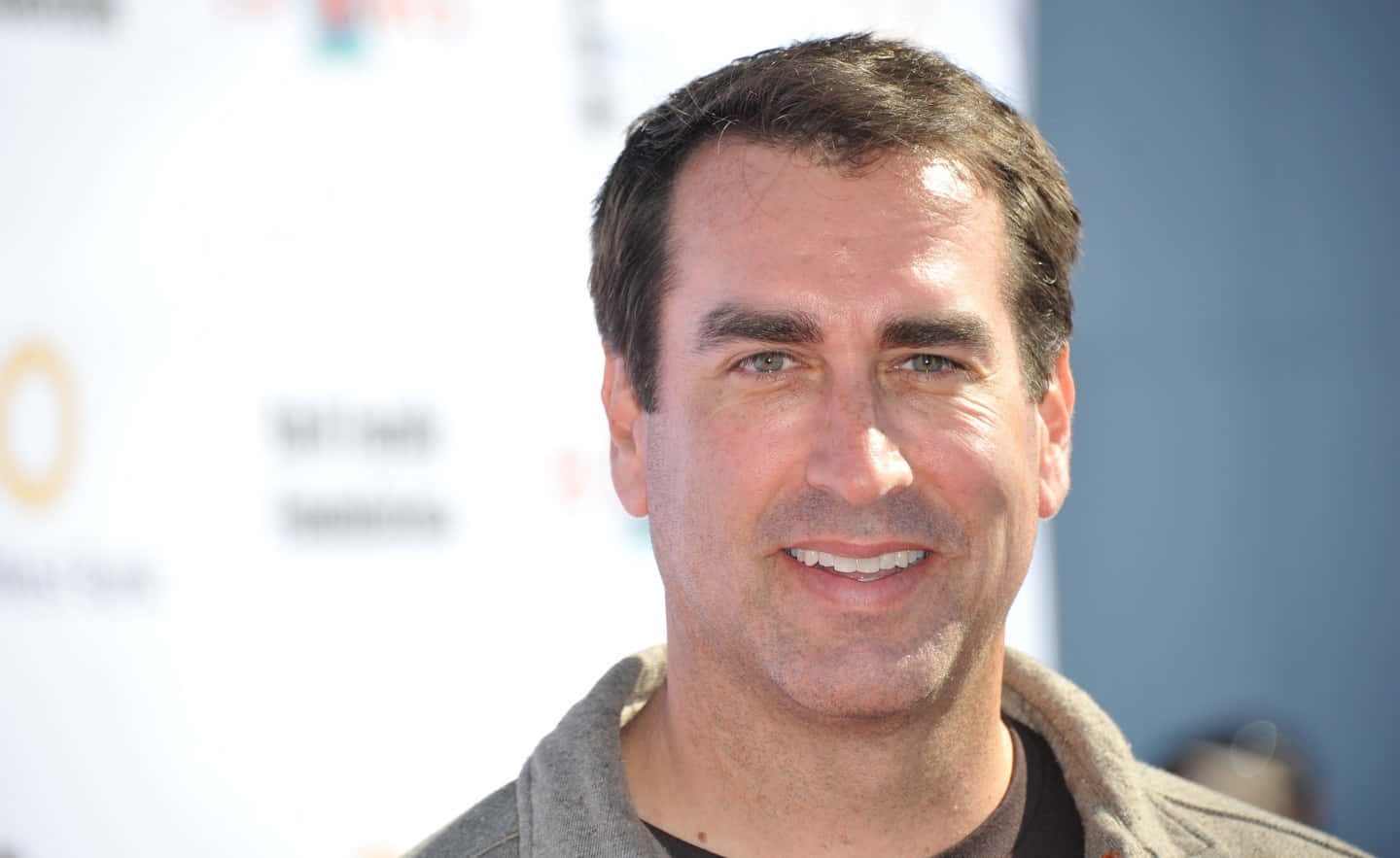 Comedic Actor Rob Riggle Background