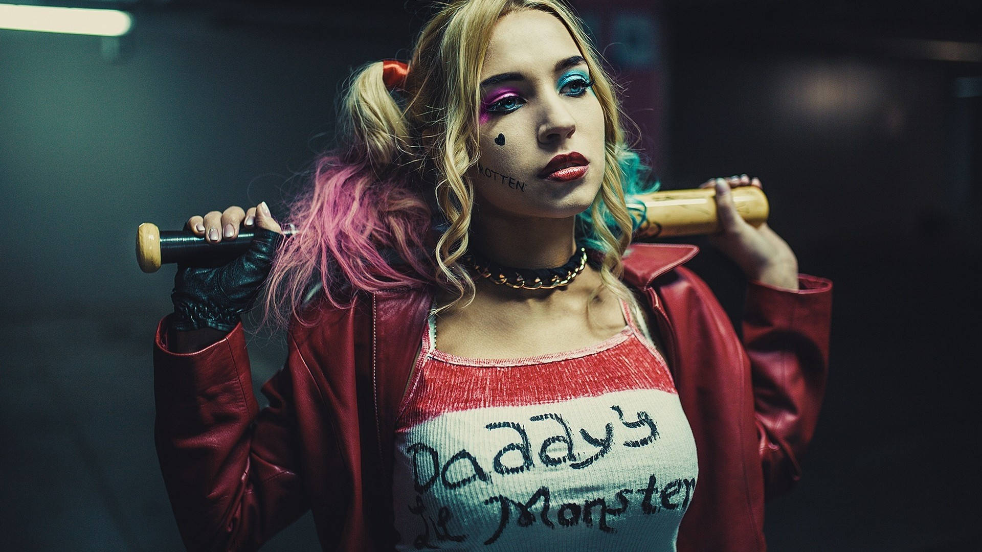 Comic Book Bad Girl Harley Quinn Background