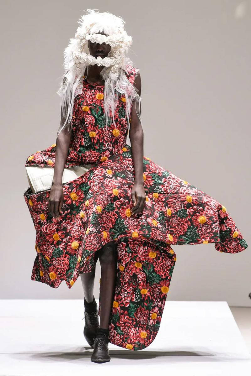 Comme Des Garçons Crazy Shaped Flower Dress Background