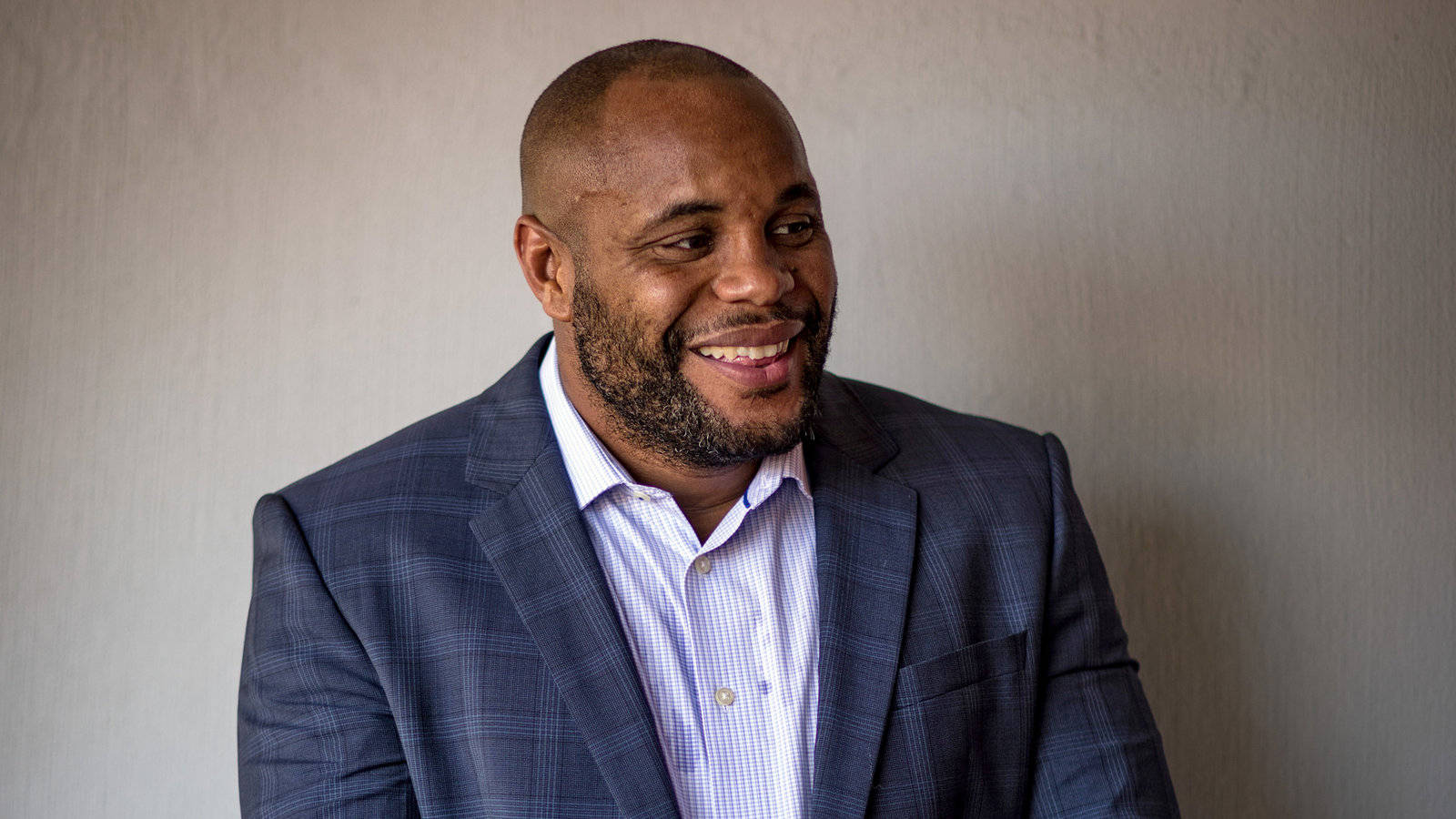 Commentator For Ufc Daniel Cormier Background