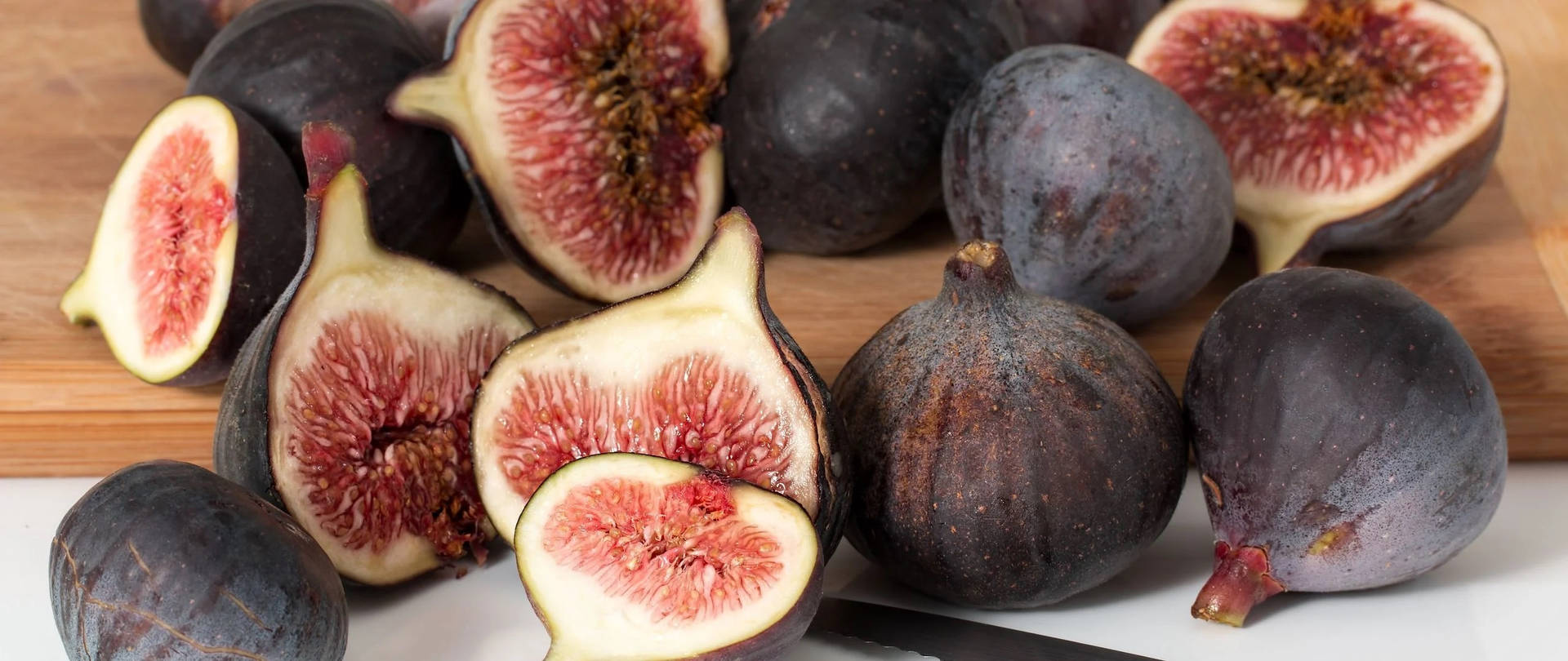 Common Figs With Dark Pink Flesh