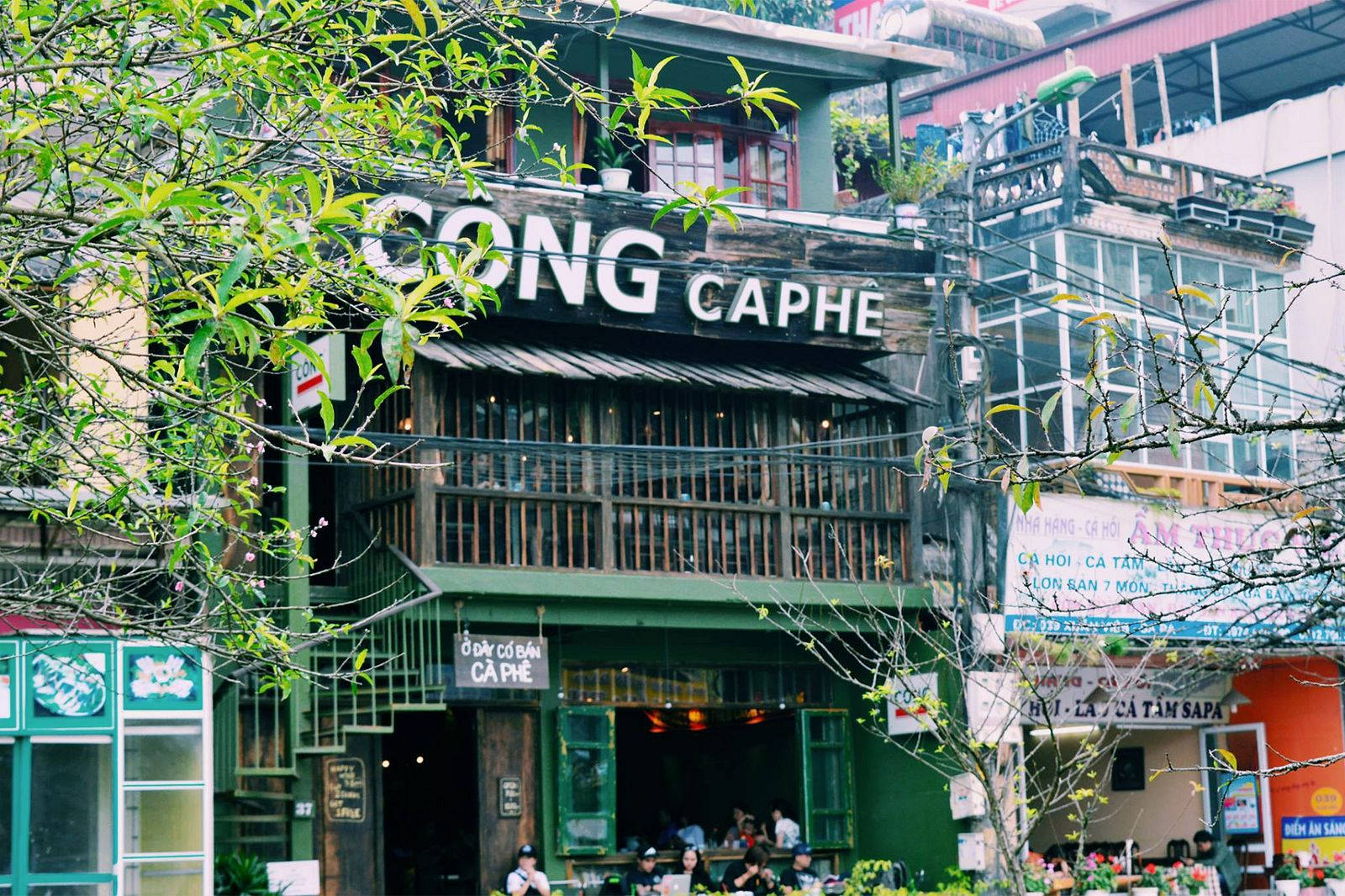 Cong Caphe In Hanoi City Background