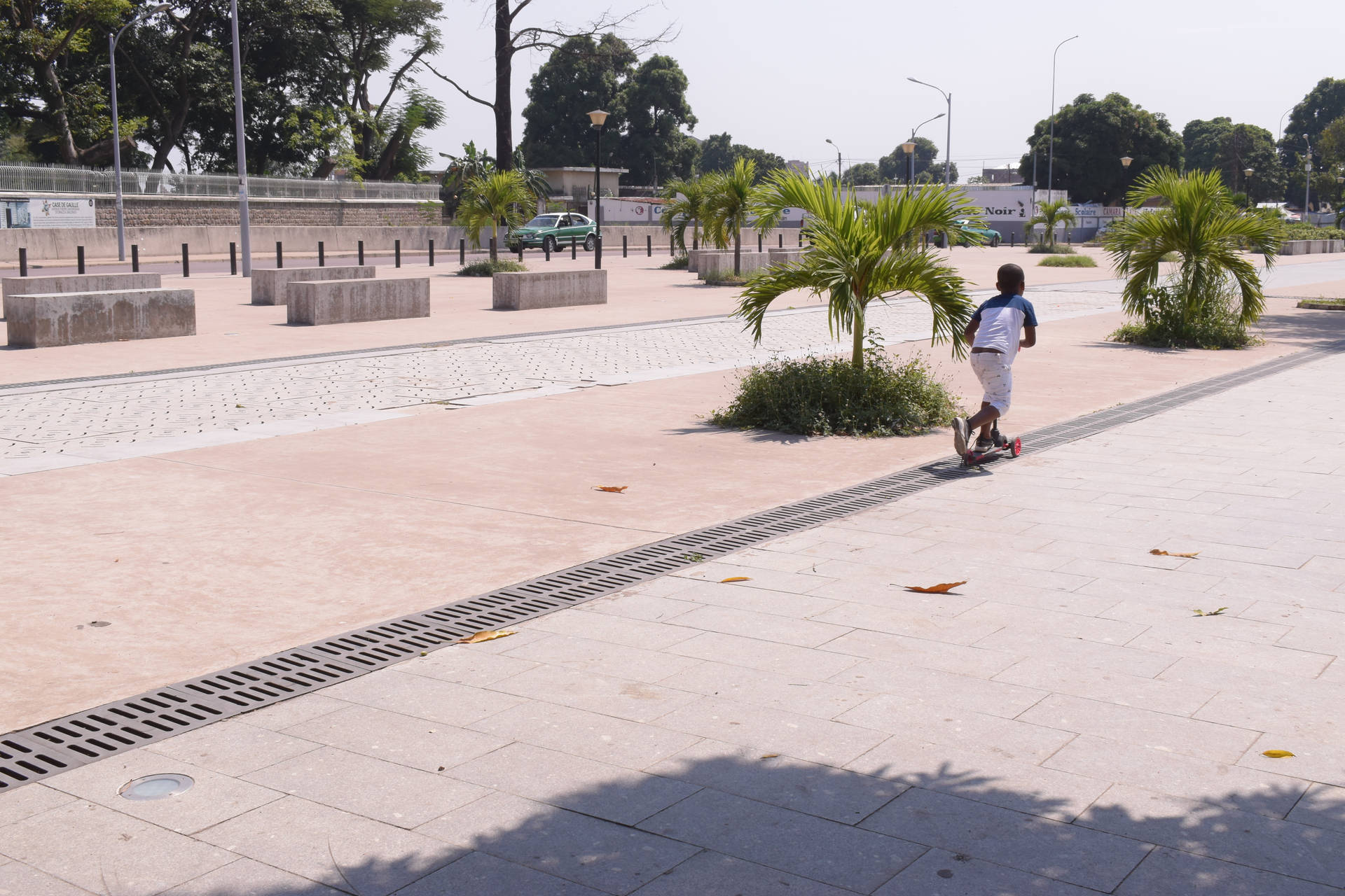 Congo Clear Street Background