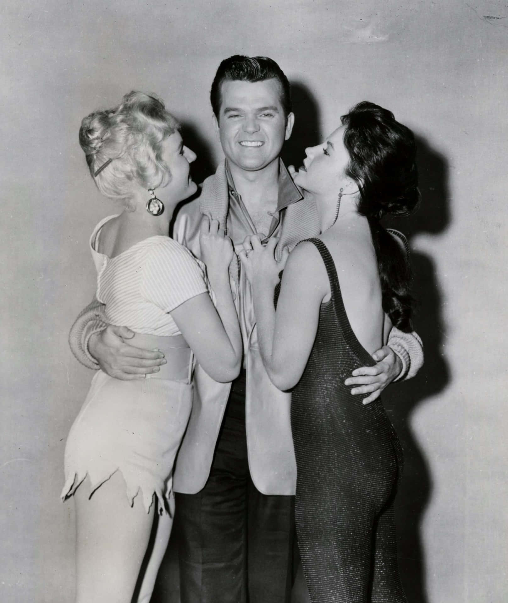 Conway_ Twitty_with_ Two_ Women_ Vintage_ Photo Background