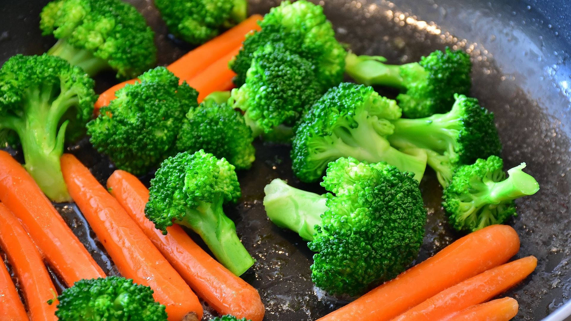 Cooked Green Broccoli And Carrots Background