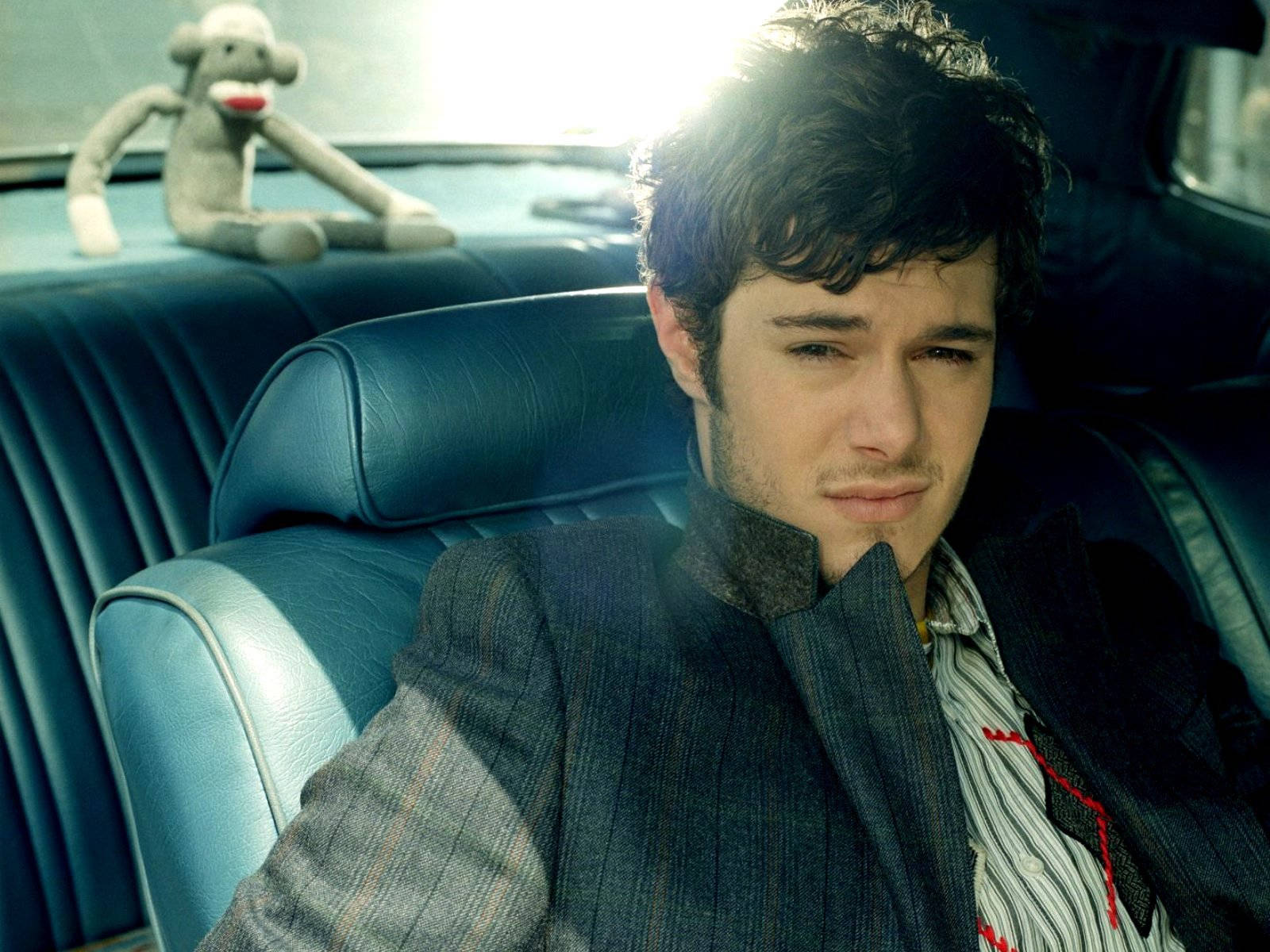 Cool Actor Adam Brody Background