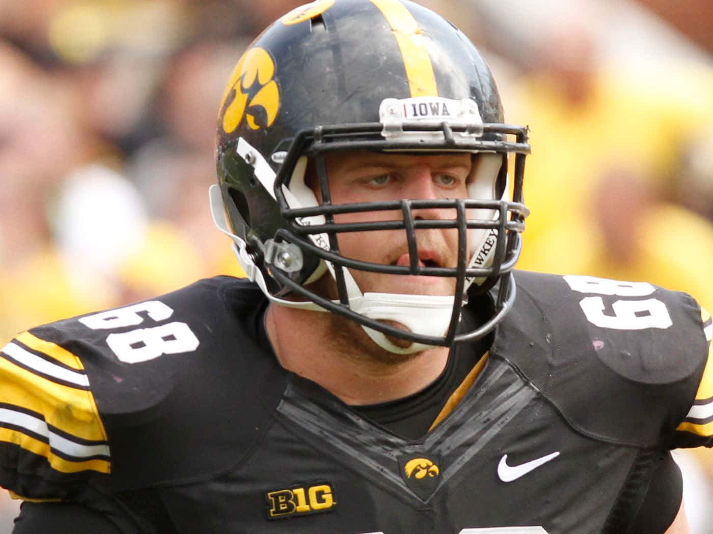Cool Brandon Scherff In American Football Iowa Hawkeyes Game Background