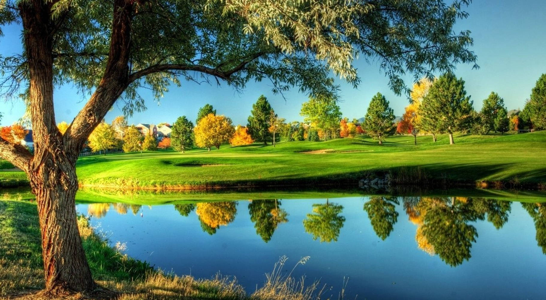Cool Golf Clear Water Hazards In Autumn Background