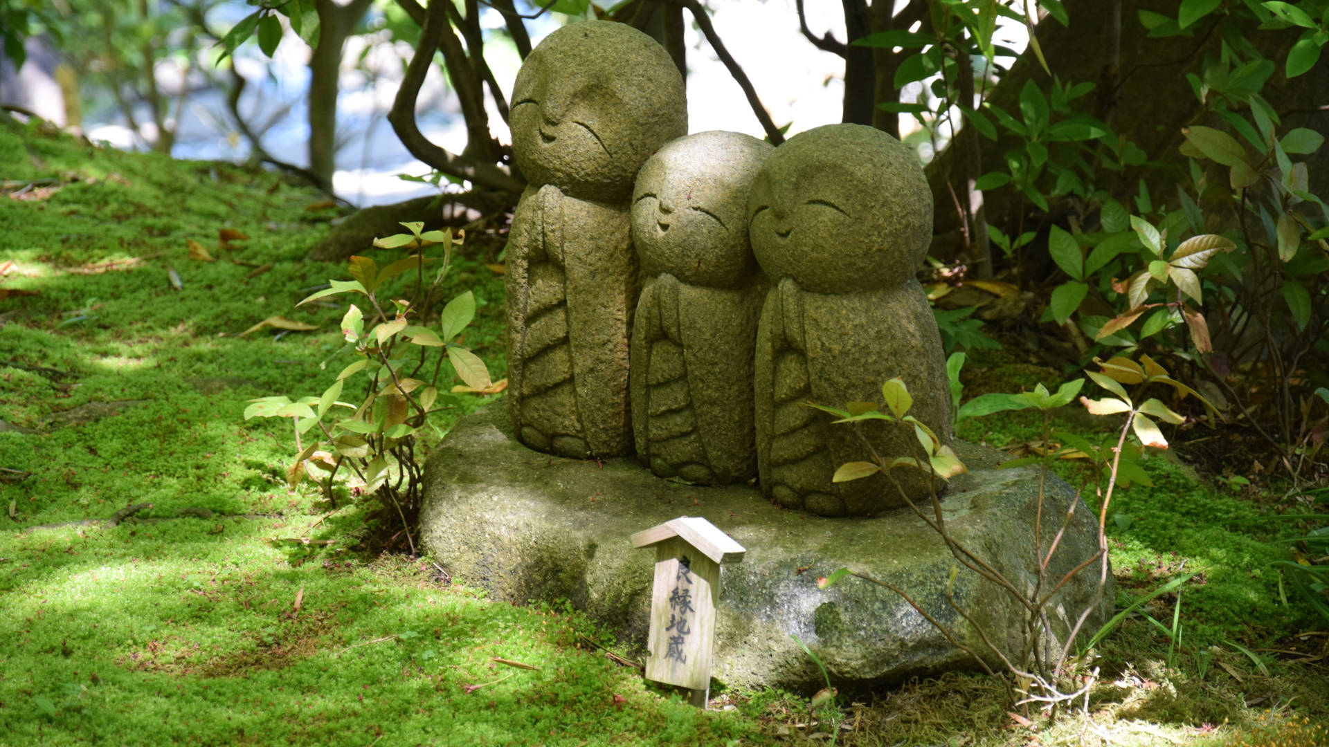 Cool Japanese Statues Background