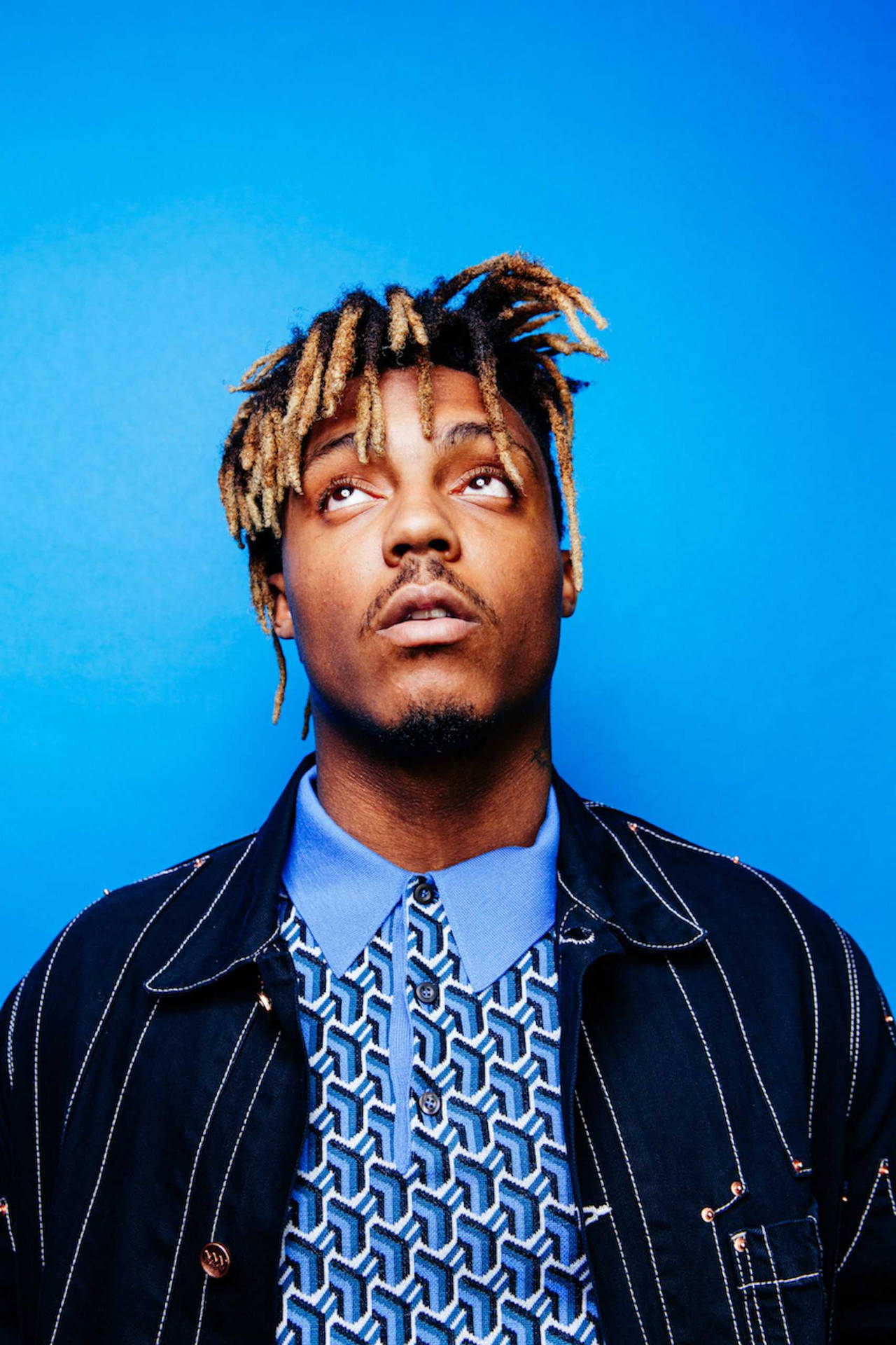 Cool Juice Wrld Looking Up Background