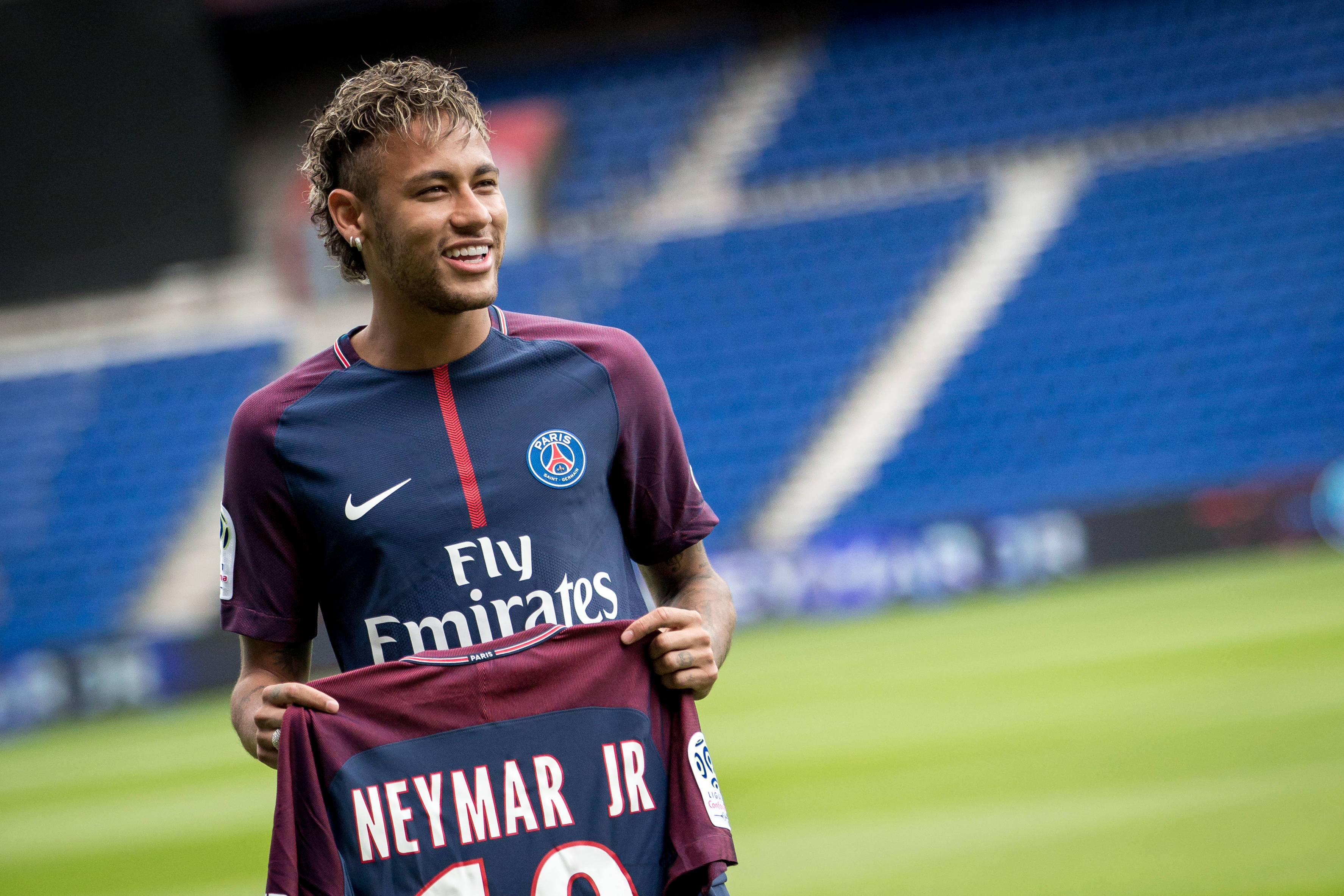 Cool Neymar Jr Paris Saint-germain Background