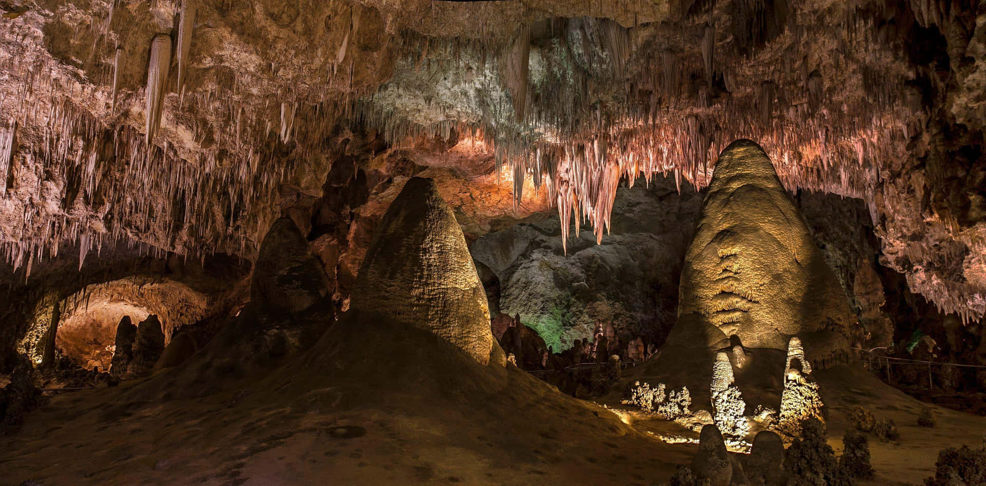 Cool Rock Carlsbad Caverns National Park Background