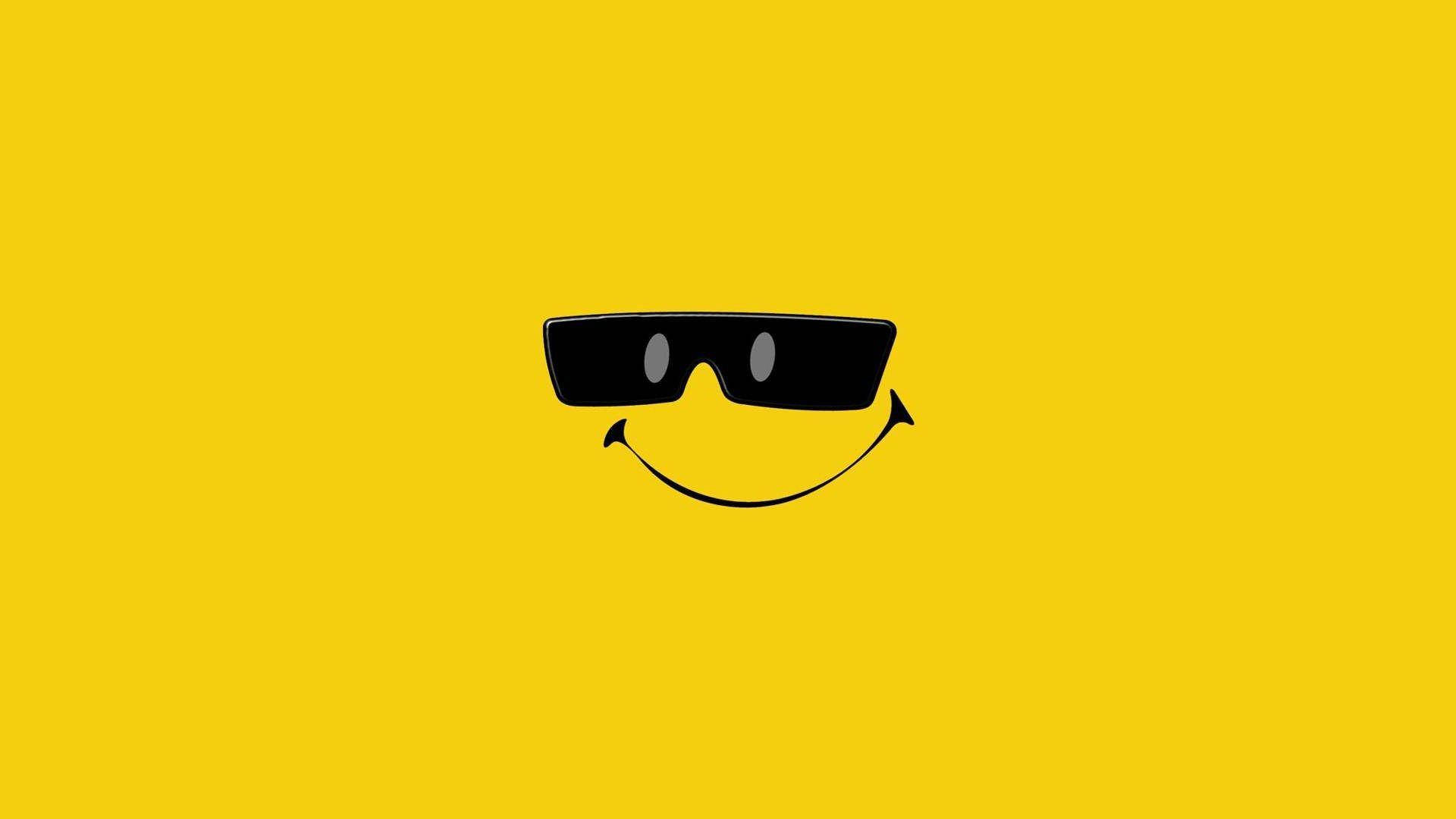 Cool Smiley In Sunnies