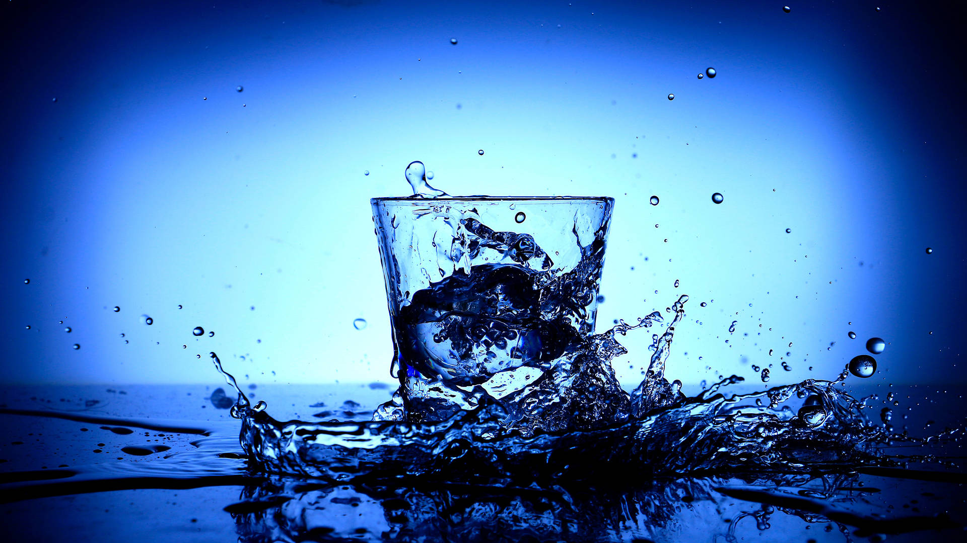 Cool Water Glass Splash Vignette Background