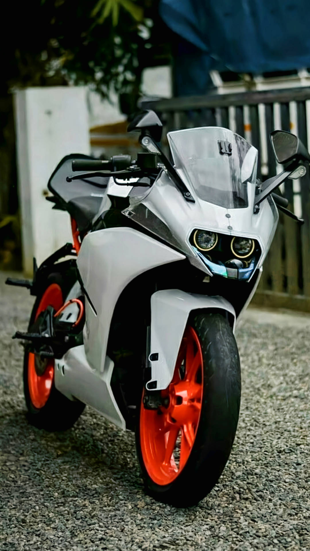 Cool White Ktm Rc 200 Background