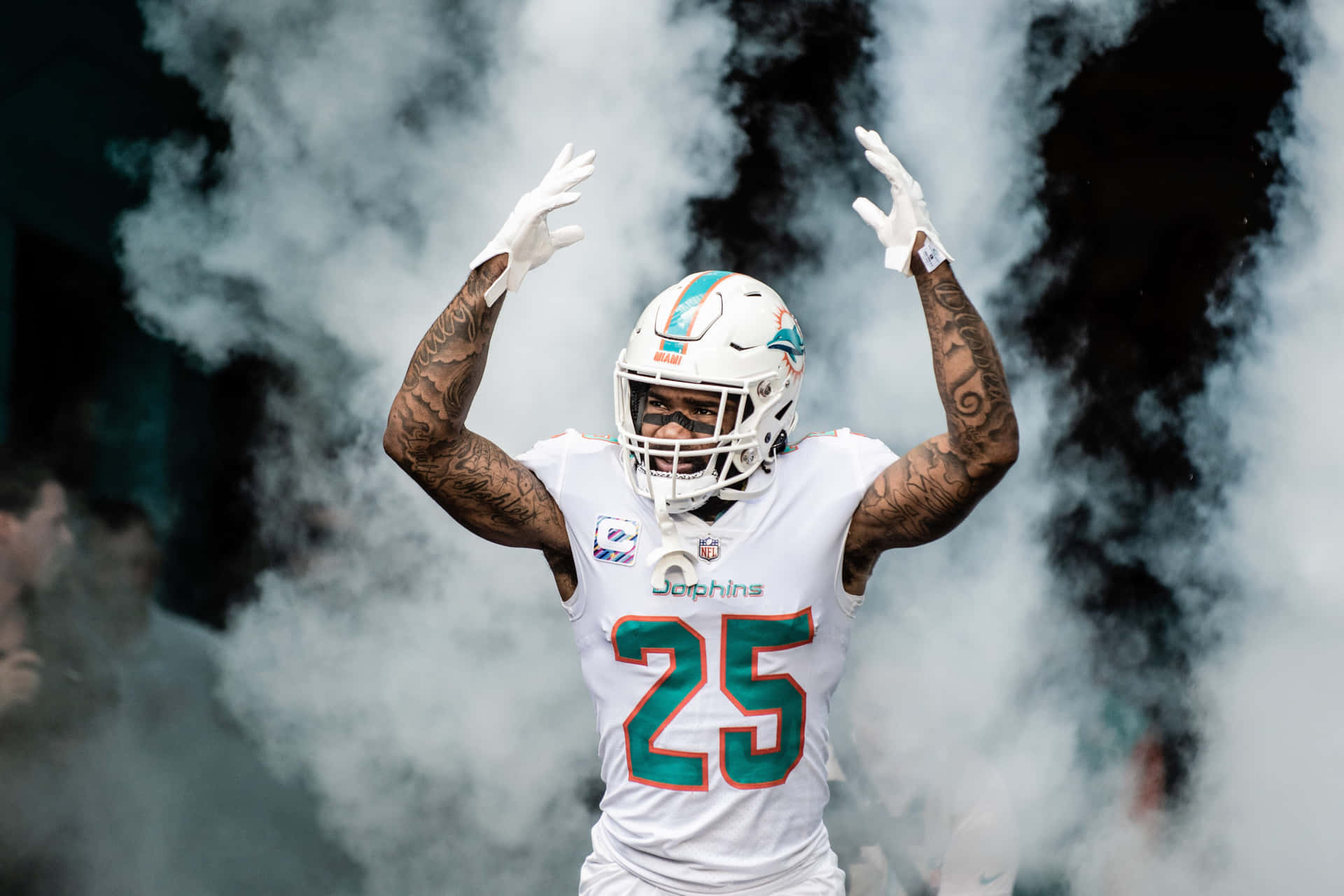 Cool Xavien Howard Football Game Background
