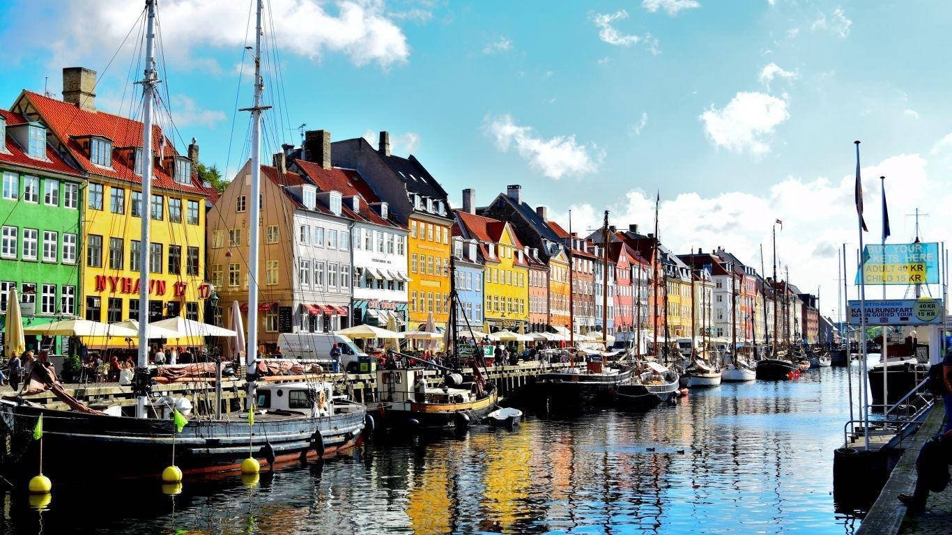 Copenhagen Colorful Houses Background