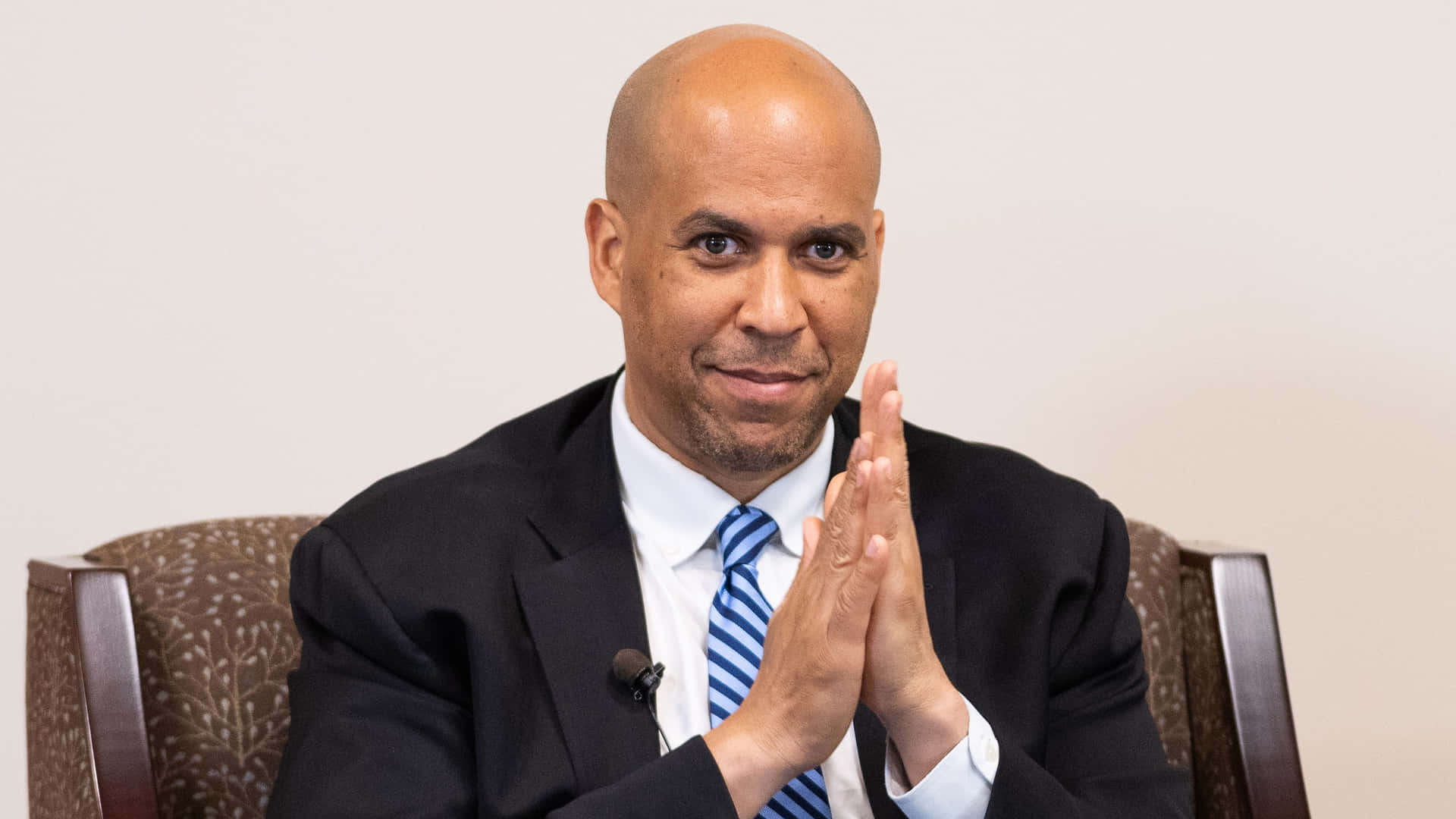 Cory Booker Clapping Background