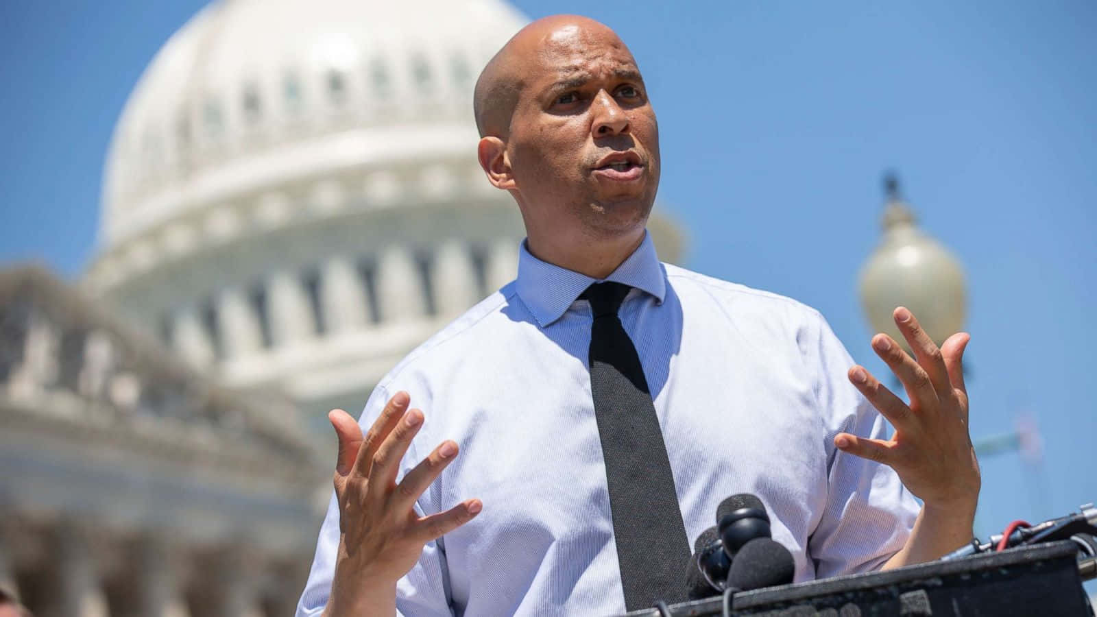 Cory Booker In The White House Background