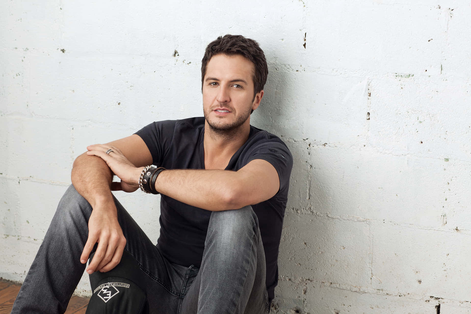 Country Music Sensation Luke Bryan Background