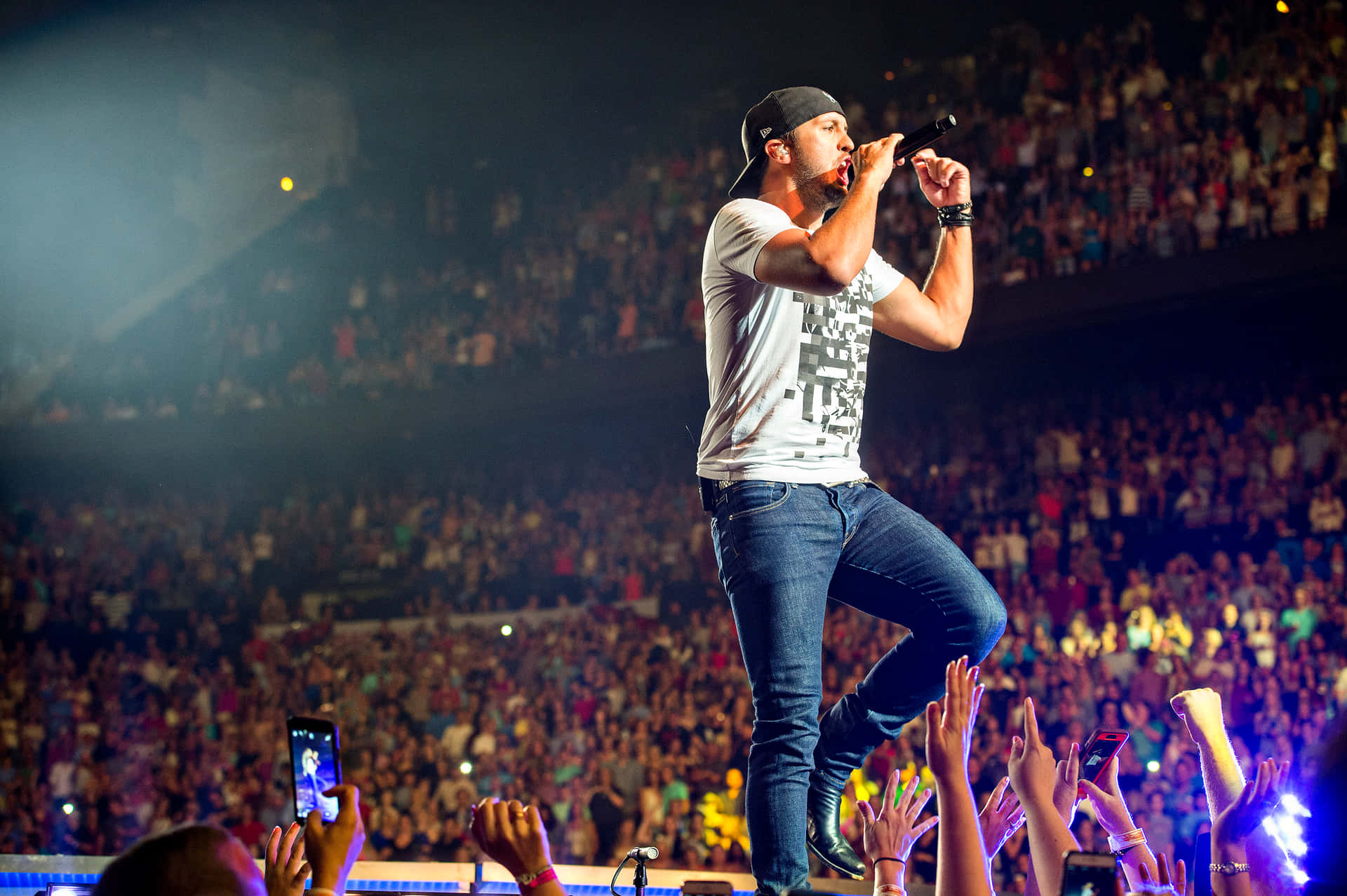 Country Music Superstar Luke Bryan Shines Onstage Background