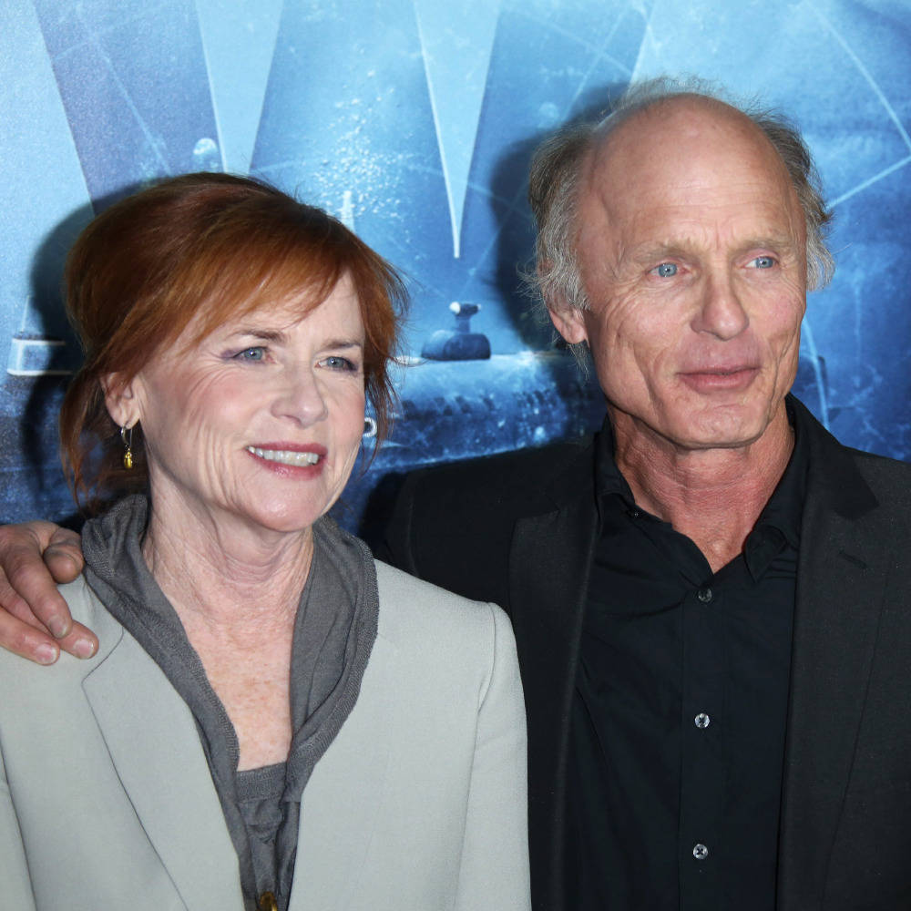 Couple Ed Harris And Amy Madigan The Phantom Premiere Background