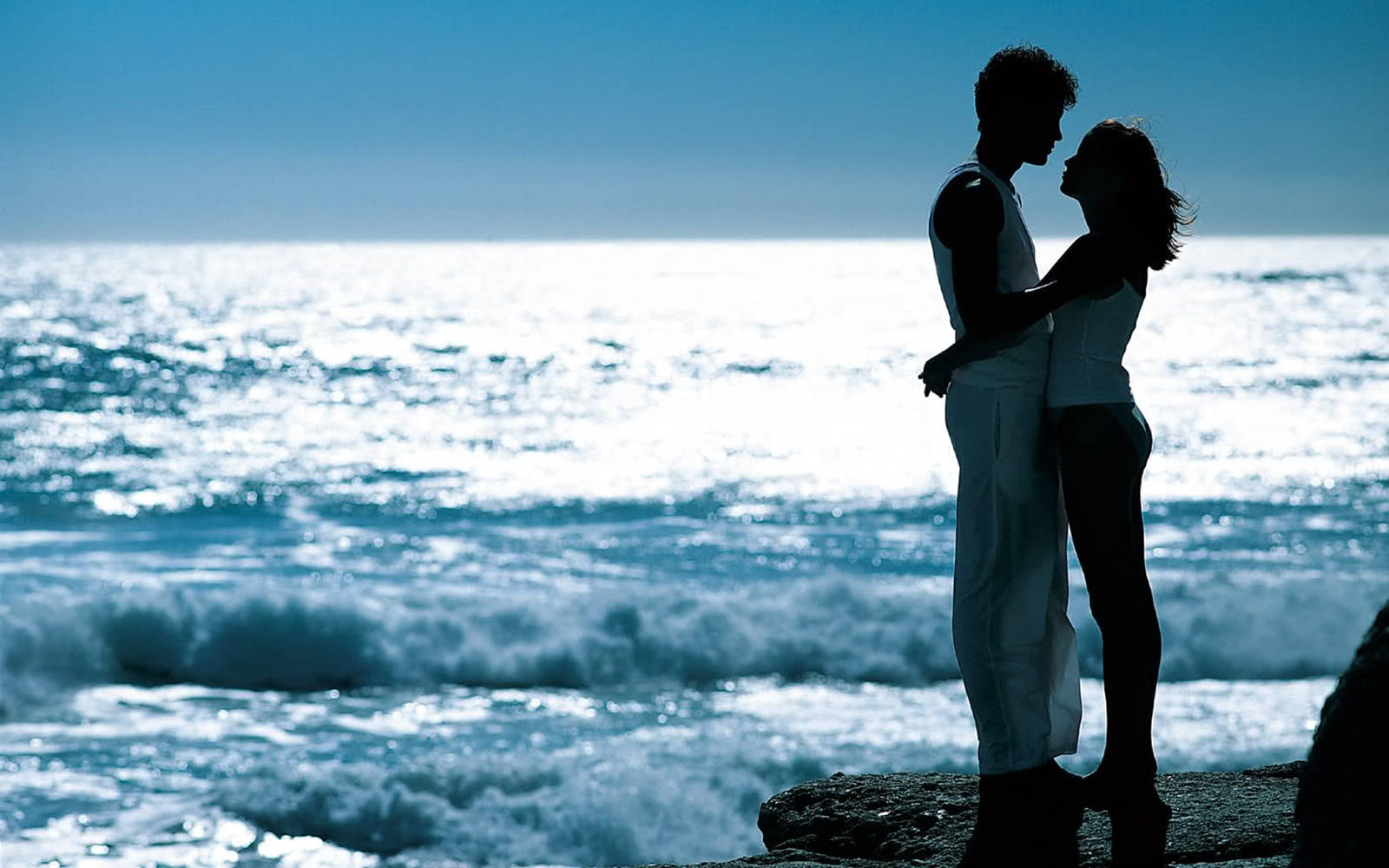 Couple Ocean View Background