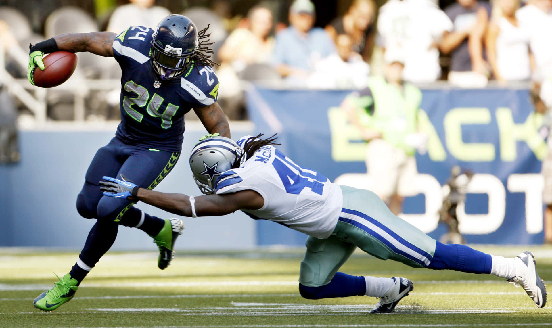 Cowboys Players Line Up For A Play Background
