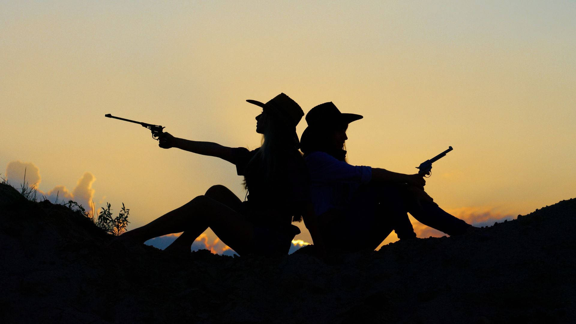 Cowgirls With Revolvers Background