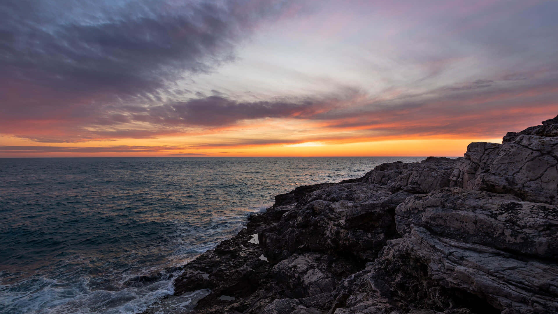 Crashing Waves In Crotia Background